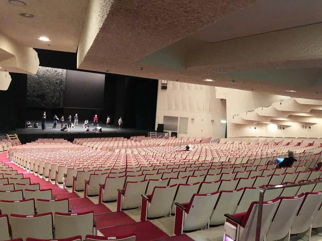 田中知之さんのインスタグラム写真 - (田中知之Instagram)「Today's venue. Before rehearsal.  今日の現場。 リハーサル開始前。  全編東北弁のお芝居なんで、ここ岩手でどんな反応があるのかが楽しみです。  #常陸坊海尊」1月16日 13時14分 - tomoyukitanaka