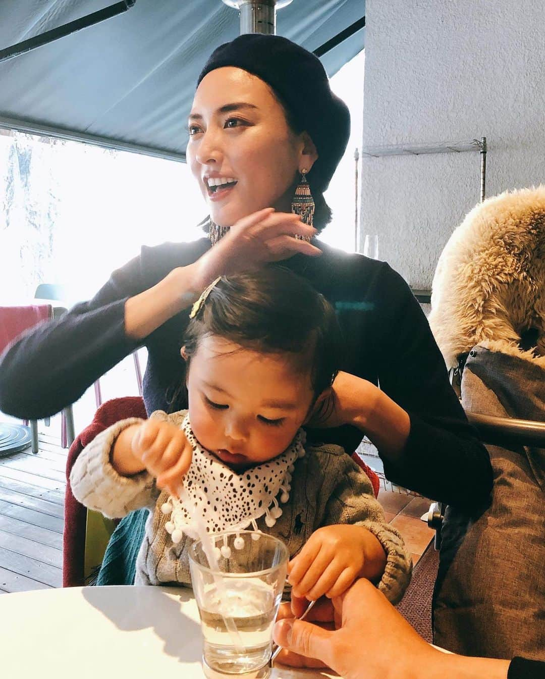 尾形沙耶香さんのインスタグラム写真 - (尾形沙耶香Instagram)「#happymomlife 👩‍👦 #ジョージと私」1月16日 13時36分 - sayakaogata