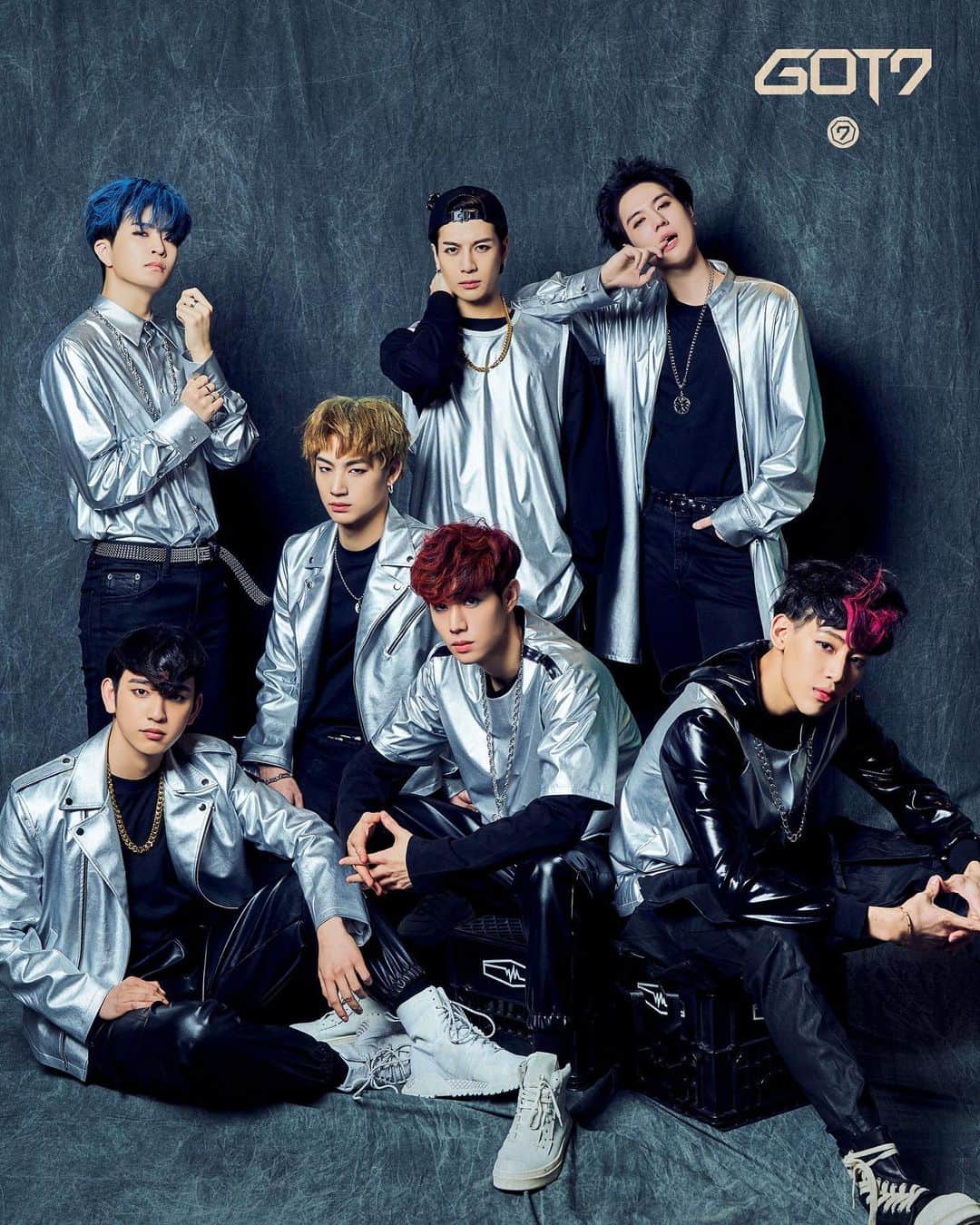 BamBam のインスタグラム：「6주년💚 아가새 사랑해요 앞으로도 계속 함께 있을테니까 어디가지마요 ㅜ (이사진 보고 떠날까봐 ㅋㅋ) #GOT7 #IGOT7」