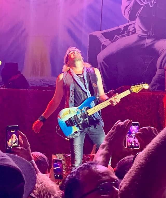 エイドリアン・スミスさんのインスタグラム写真 - (エイドリアン・スミスInstagram)「Loving the feel playing my “hooligan” guitar. @officialjacksonguitars @legacy_of_the_beast #legacyofthebeasttour @ironmaiden」1月16日 13時49分 - misteradriansmith