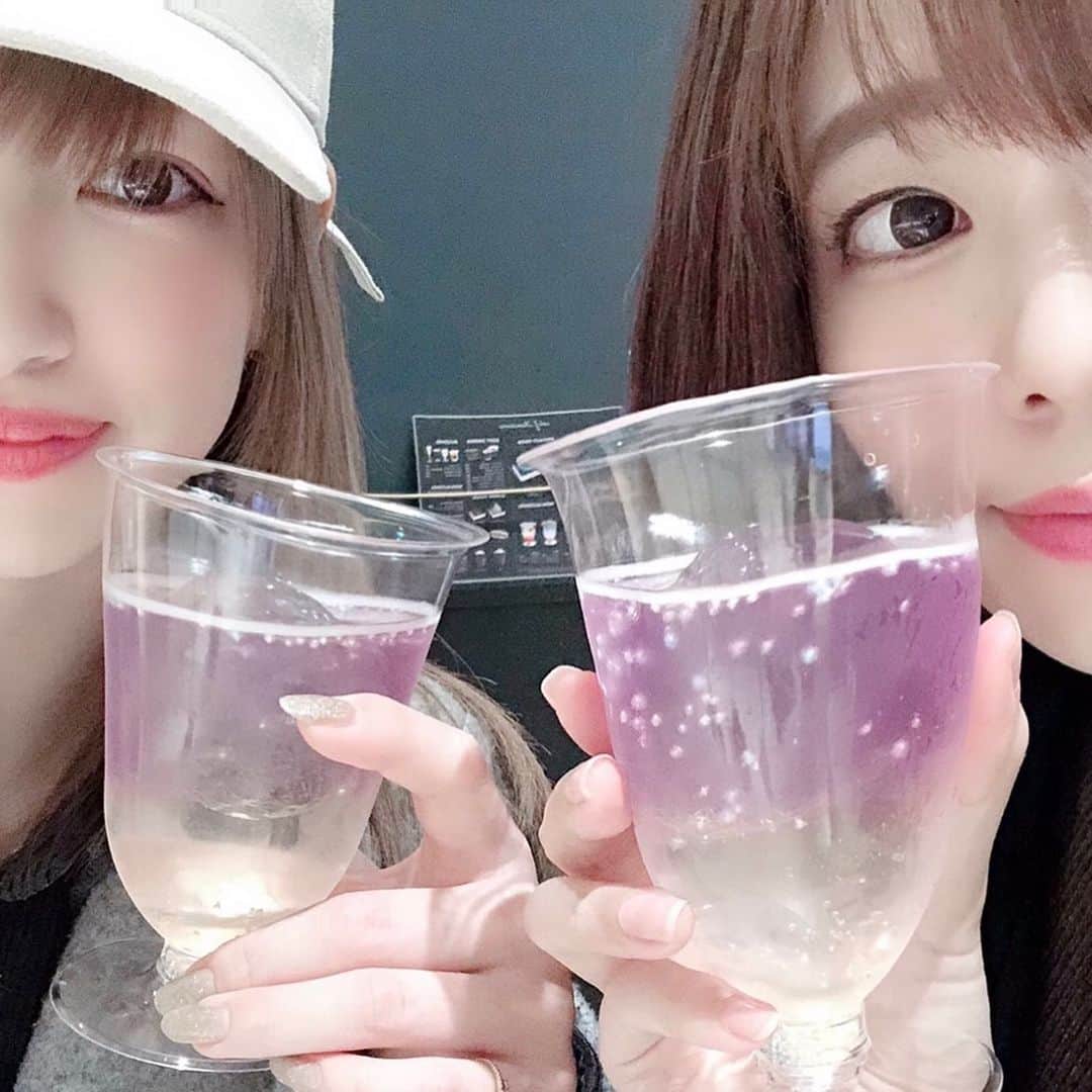 のインスタグラム：「そういやこないだプラネタリウムも観たよん💫 意外とあきもこういうの好きなんだって！10年以上の付き合いなのに初知りでした、、、笑笑  あきとは普段お互いに結構なんでも話してて知らないことの方が少ない感じではありますが。(笑) まだまだ知らないこともたくさんあるみたい 人間て面白いね👶  ちなみに“サターン”てやつ飲んでみた 見た目めちゃ綺麗だったんよ 何気にお酒です🍸☺️ #コニカミノルタ #プラネタリウム」