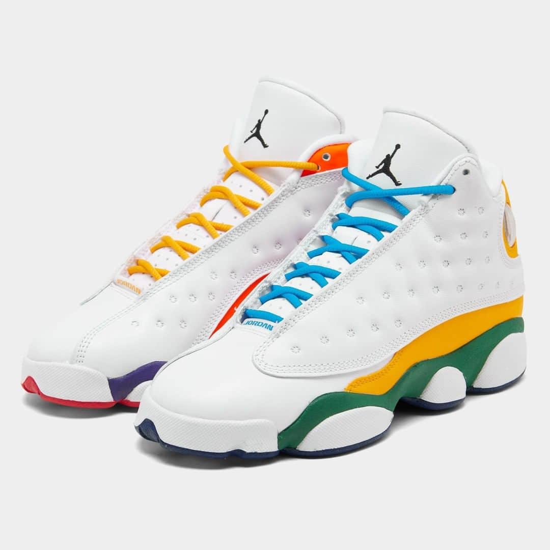 Sneaker Newsさんのインスタグラム写真 - (Sneaker NewsInstagram)「The Air Jordan 13 Retro goes the mis-matched route with colors akin to the Seattle Sonics and Phoenix Suns. Full children's sizes are expected to drop on January 30th. Tap the link in our bio for a detailed look.」1月16日 13時59分 - sneakernews