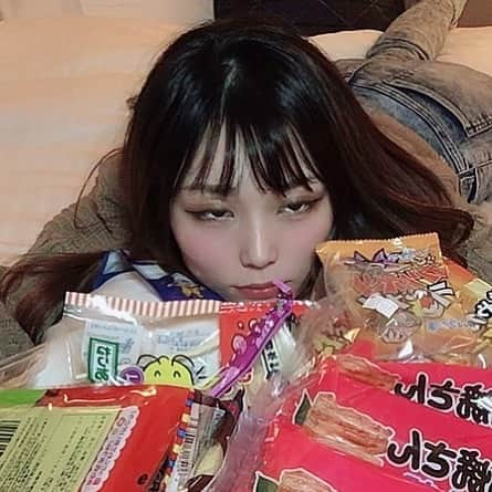 こももさんのインスタグラム写真 - (こももInstagram)「ちょっと１発、爆弾投下しとくか。 盛りまくってる写真ばっかりだと みんなを騙してるようで良心が痛む。笑  #不意打ち #変顔 #白目 #ブス #気絶 #地獄絵図」1月16日 14時27分 - komomo0111