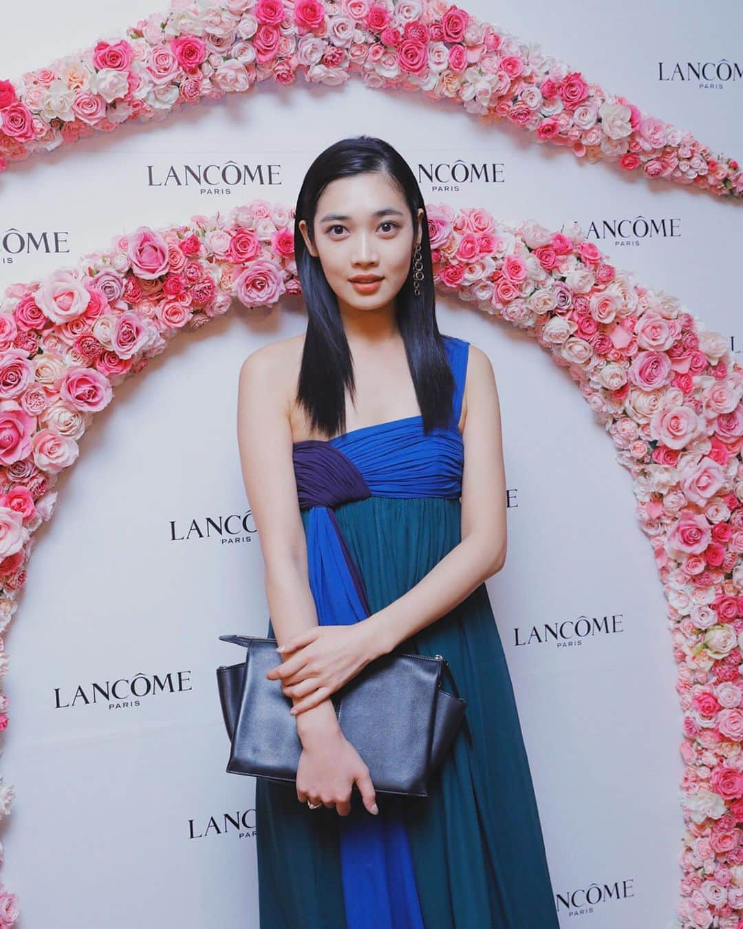 林田岬優さんのインスタグラム写真 - (林田岬優Instagram)「LANCOME SKINCARE SYMPOSIUM＆DINNER🥀 に出席し、華やかな空間を楽しませて頂きました！ ． ランコムの新製品✨ 酵素がたっぷりはいった "クラリフィック  デュアル エッセンス ローション"  ボトルをシェイクすることでできるマイクロバブルが、お肌の角質層まで化粧水を浸透させ、くすみや毛穴の気にならないお肌に。  効果が楽しみです！ ．  #lancome#lancomeofficial #クラリフィック#ランコム ． ドレスは @keitamaruyama_official のものです💫 Hairmake @chikasuzuki1 💐」1月16日 14時28分 - miyu_hayashida