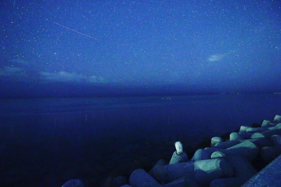 グランヴィリオリゾート石垣島さんのインスタグラム写真 - (グランヴィリオリゾート石垣島Instagram)「🌺GRANDVRIORESORT ISHIGAKIJIMA🌺﻿ ﻿ こんにちは。﻿ 石垣島のうちなーたいむ(島時間)は﻿ ゆったりと流れる時間を表現しております。﻿ ﻿ 海を眺めながらゆったりしたり﻿ 星を眺めながらお話ししたり﻿ 時間を忘れてゆったりできる住人の心です。﻿ ﻿ 石垣に来た際には﻿ 日頃抱えてるものを忘れ、うちなーたいむ﻿ 過ごしてみてはいかがですか。﻿ ﻿ #沖縄 #okinawa #石垣島 #ishigakiisland #石垣 #ishigaki #八重山諸島 #八重山 #yaeyama #グランヴィリオホテル #グランヴィリオリゾート石垣島#GRANDVRIORESORTISHIGAKIJIMA#グランヴィリオリゾート石垣島ヴィラガーデン #リゾートホテル #resorthotel #旅行 #旅 #trip ﻿ #ガーデン #garden #海 #sea #星#星空」1月16日 14時33分 - grandvrioresort_ishigakijima