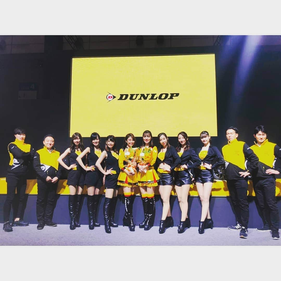 宮島マリーナのインスタグラム：「⭐ 去年はダンロップ #DirezzaGirls 2019 として活動させて頂きました！ 長かったようで短かかったような.. こんな私を1年間見守ってくれた方々、 本当にありがとうございました！🙇‍♀️✨ ちょっとは成長できたかな？😊 先日の #東京オートサロン2020 を持って卒業させて頂きます！🎓💐 みなさん、本当にありがとうございました！ ！！ . . . #宮島マリーナ  #オスカープロモーション #tas2020 #tokyoautosalon #dunlop #dunloptires #rq #レースクイーン #スーパーgt #イベントコンパニオン #supergt #イベコン #被写体 #fiaf4 #graduation #makuharimesse #立花サキ さん #flowers #お花 #卒業 #flowerstagram #お花のある暮らし #石原未梨 #オートサロン #autosalon #オートサロン2020 #autosalon2020 #ダンロップタイヤ」