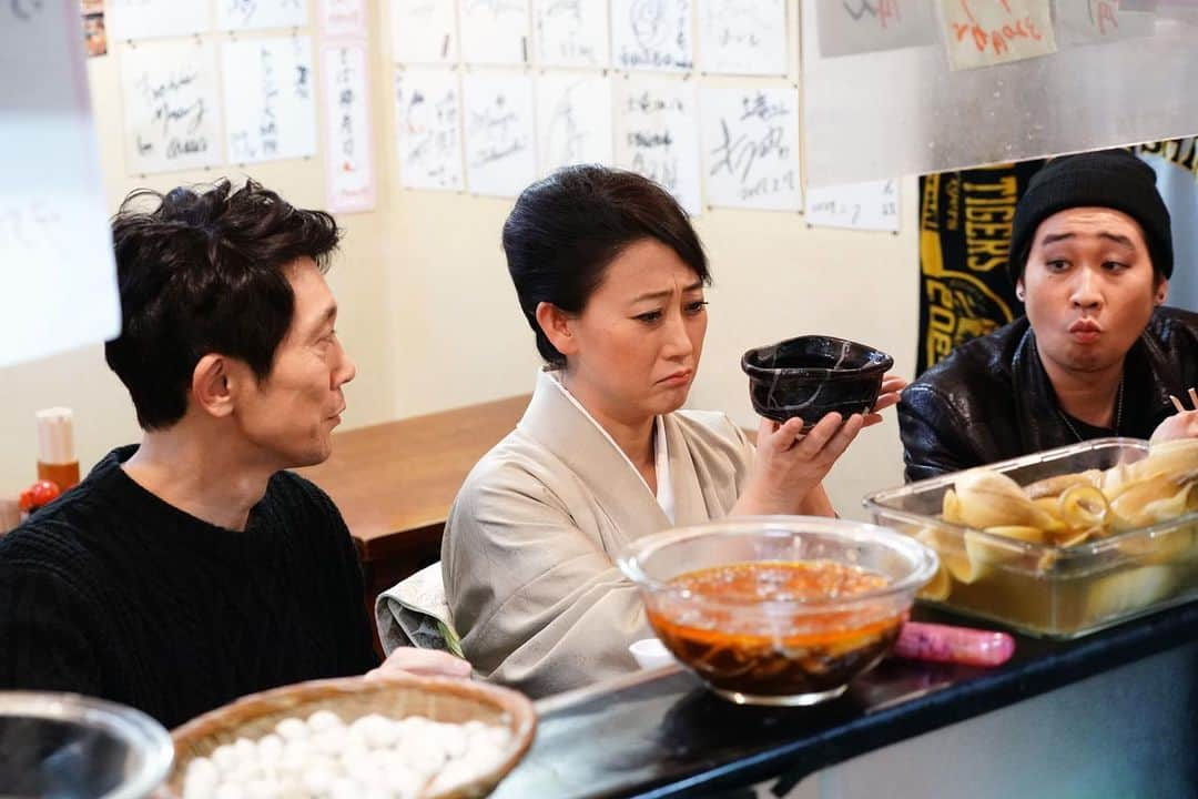 水谷千重子さんのインスタグラム写真 - (水谷千重子Instagram)「まだまだ寒いですわね🧶 さて今日は友近ちゃん出演の 映画！嘘八百京町ロワイヤルのお知らせよ📢 前回のパート1に引きつづき 今回も佐々木蔵之介ちゃんのお嫁さん役だって👩‍❤️‍👨 貴一ちゃんと蔵之介ちゃんと恋敵広末涼子ちゃんとドンチャンしたみたいよ🙊🙊🤣 1月31日公開！ 是非皆さま劇場でご覧になって🙇‍♀️🙇‍♀️」1月16日 15時20分 - mizutanichieko