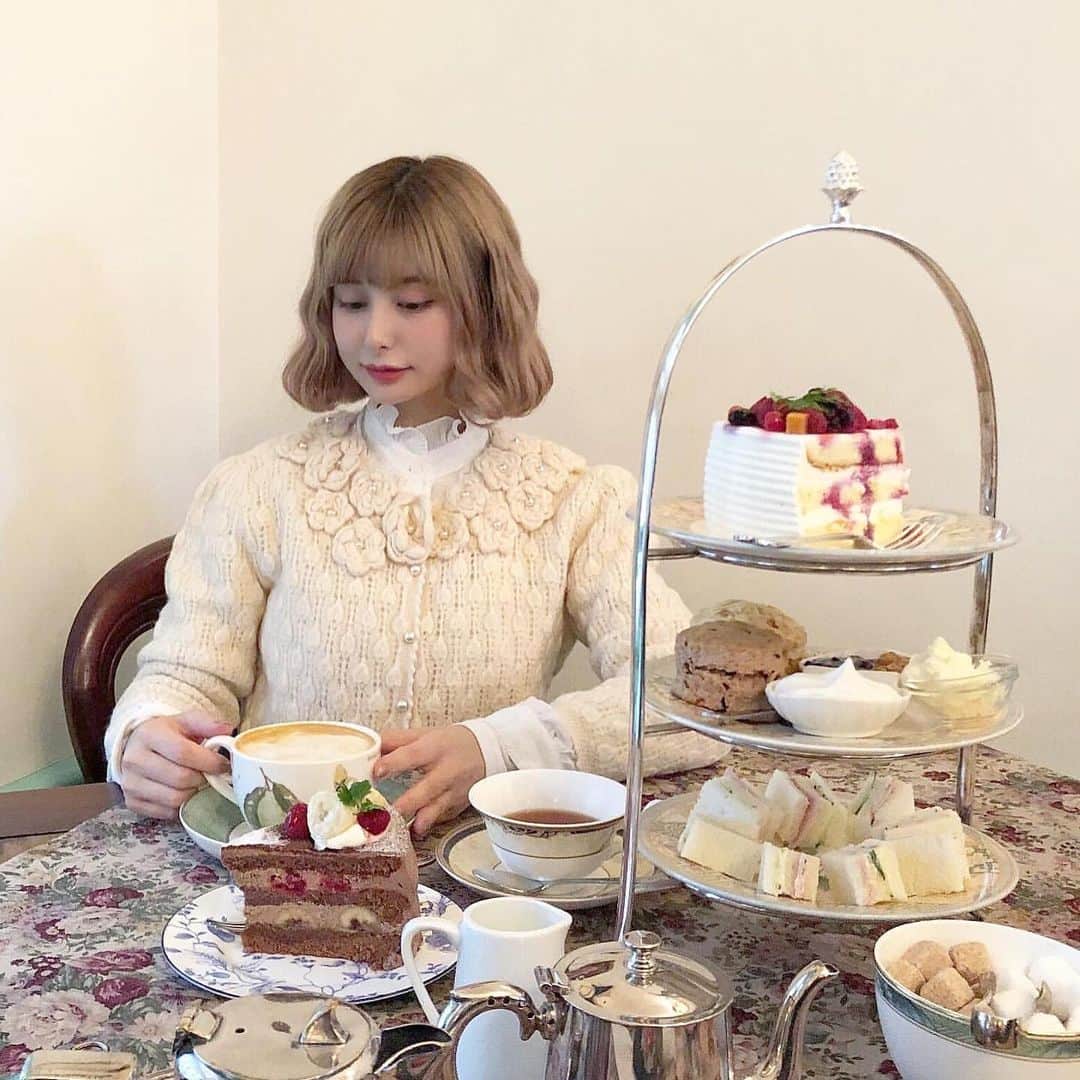 ローリエプレス編集部さんのインスタグラム写真 - (ローリエプレス編集部Instagram)「大阪北浜にある紅茶専門店 #北浜レトロ ♡﻿ ﻿ レトロで可愛い洋館で紅茶やアフタヌーンティーを楽しめるんだそう☕︎﻿ まるで英国のような雰囲気で落ち着いたティータイムを◎﻿ ﻿ ぜひ近くへ行ったら立ち寄ってみてね♡﻿ ﻿ ﻿ ﻿ ﻿ ﻿ ﻿ ﻿ ﻿ ✔︎﻿ @kitahama_retro ﻿ 大阪府大阪市中央区北浜１丁目１−２６﻿ ﻿ ﻿ ﻿ ﻿ ﻿ ﻿ ﻿ ﻿ Thank you♡﻿ ﻿ @x.momon.x ﻿ ﻿ ﻿ ﻿ ﻿ ﻿ ﻿ ﻿ ﻿ ﻿ ﻿ ﻿ ﻿ #laurierpress_大阪カフェ﻿ ﻿ ﻿ ﻿ ﻿ ﻿ ﻿ ﻿ ﻿ ﻿ ﻿ ﻿ ﻿ ﻿ ﻿ ﻿ ﻿ ﻿ #ローリエプレス #大阪カフェ #アフタヌーンティー」1月16日 15時28分 - laurier_press