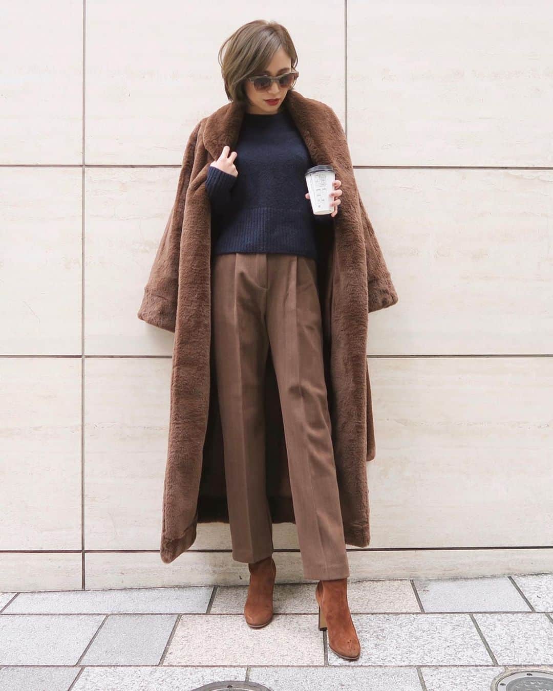 のインスタグラム：「パンツが可愛いすぎて🐻 ブラウン＊ネイビーコーデ🤎 . all SHAWTY #myshawty#code#ブラウンコーデ」