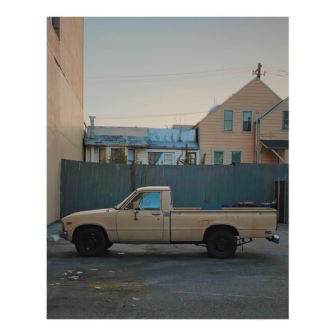 Melissa Santiagoのインスタグラム：「Golden hour ✨ #AutosOfTheMission」