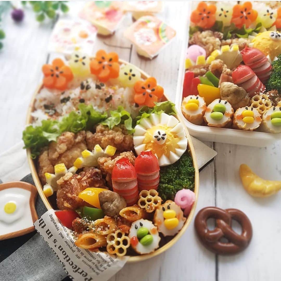 4yuuu さんのインスタグラム写真 4yuuu Instagram おかずたっぷり パパも子供も喜ぶお弁当 をpick Up お野菜や卵はお花 をイメージしてカッティング 彩りに加え より華やかさ がアップしています レモン やレタス を使って おかずの仕切りをする