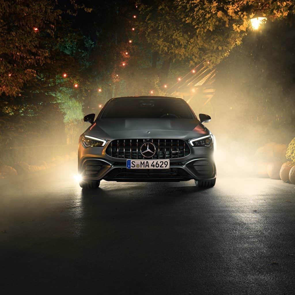 メルセデス・ベンツさんのインスタグラム写真 - (メルセデス・ベンツInstagram)「Looking for a new thrill? Experience next-level driving performance: powerful, intelligent, dynamic and sleek. That ́s the Mercedes-Benz CLA. #MercedesBenz #MB #CLA @europapark 📸 @phpicsphotography for #MBsocialcar」1月17日 2時12分 - mercedesbenz