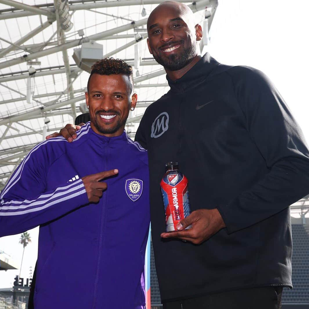 ナニさんのインスタグラム写真 - (ナニInstagram)「Look who I ran into... 👀 @nba legend @kobebryant! A pleasure to meet and spend some time with this amazing professional and all-time great. 💫🏀⚽ #MLS #NBA #Kobe #Mamba」1月17日 2時15分 - luisnani