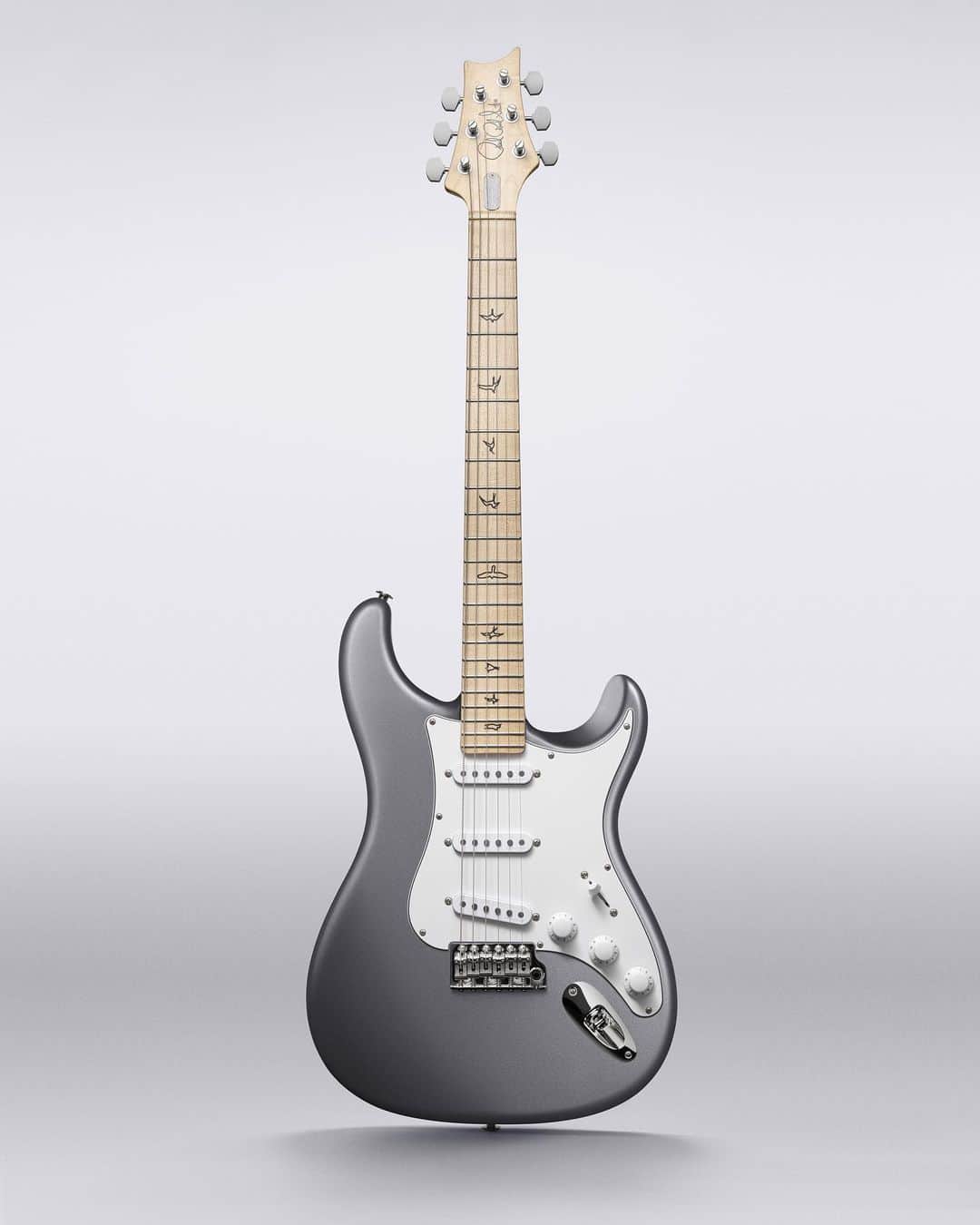 のインスタグラム：「New for 2020, the @prsguitars Silver Sky with maple fretboard features an ultra-comfortable neck carve, while subtle Space Gray inlays provide excellent on-stage visibility.」