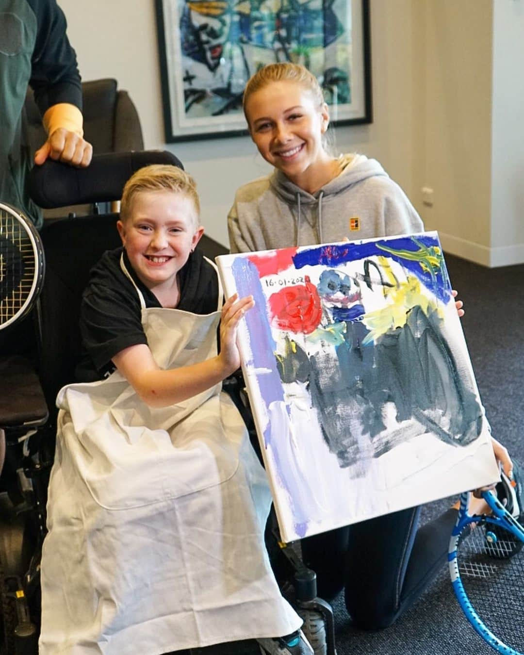 アマンダ・アニシモワさんのインスタグラム写真 - (アマンダ・アニシモワInstagram)「It was great to spend some time with kids from The Royal Children’s Hospital at the @artserieshotels today 😍💗 Loved seeing them paint portraits of us! #artserieshotels」1月16日 18時12分 - amandaanisimova