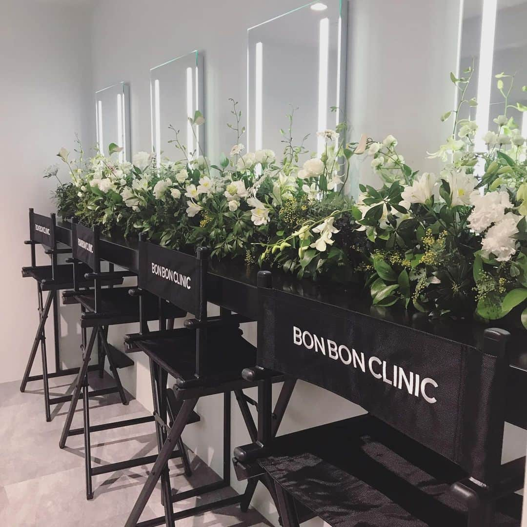 畑野ひろ子さんのインスタグラム写真 - (畑野ひろ子Instagram)「銀座にオープンする @bonbonclinic のオープニングにお邪魔しました。スタイリッシュな空間で、時短で受けたい方向けメニューは、嬉しい！  #bonbonclinic #beautyclinic #銀座」1月16日 18時13分 - hiroko_hatano_