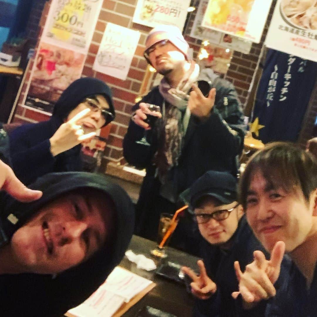 染谷俊のインスタグラム：「バンド新年会サイコー！ キム兄、ラッパーバージョン、よぅぉ」
