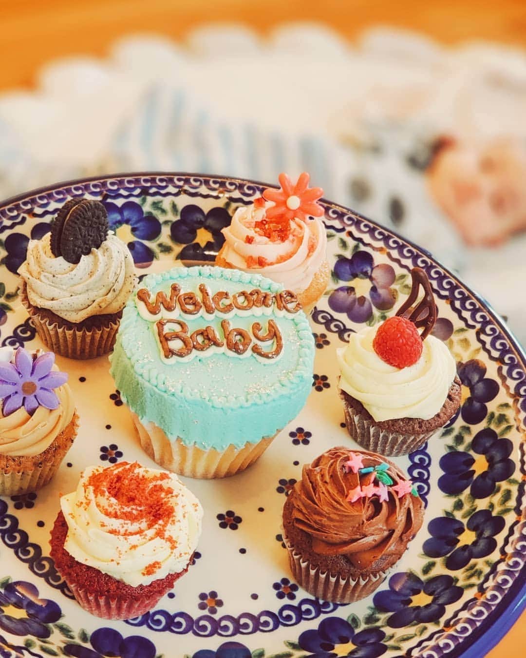 天霧真世のインスタグラム：「· Welcome Baby🐤💗 · 可愛い天使ちゃんに会いました👼💓 ずっとニコニコ笑っていました😊🌸🌸 癒される～～💓💓 · · #赤ちゃん #癒し #👶 #baby #boys · #cupcakes #sweets #lolascupcakes #polishpottery · 🌈@mayomayo.com_ 💎@mayosacise.official ✏@mayo_paint · ·」