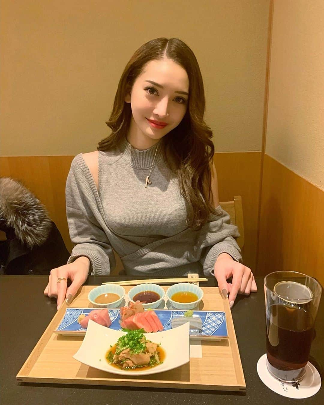 伊東亜梨沙さんのインスタグラム写真 - (伊東亜梨沙Instagram)「お肉も好きだけどお魚も大好きだ‼️ 食べてる時と寝る瞬間が一番幸せ。そう考えるとわたし毎日幸せ🥺🥺 . このニットワンピ女らしさ全開ですっごい好き！❤️ @re0g1na のだよ🌹 . . #ありログ #foodie #tokyogourmet #東京グルメ #六本木 #roppongi」1月16日 18時25分 - arisa__917m