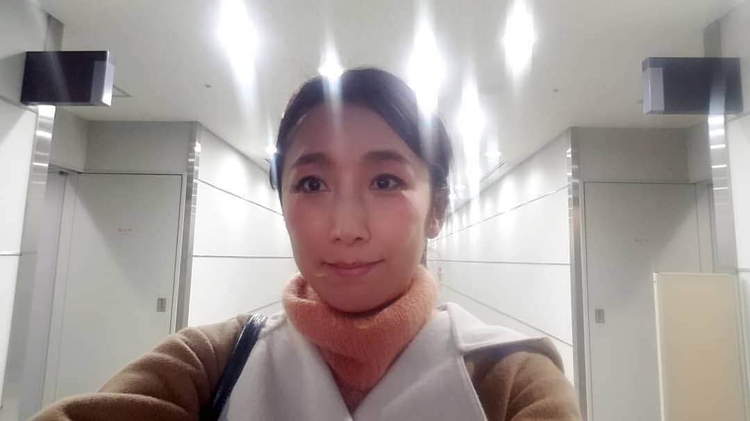 常世晶子さんのインスタグラム写真 - (常世晶子Instagram)「キラキラ。少し元気になりましたのぉー😊♪ #夕景 #仕事」1月16日 18時34分 - tokoyo_shoko