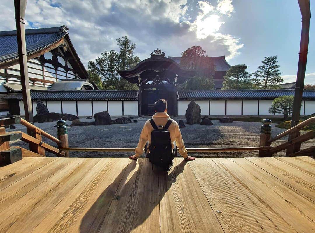 デスモンド・タンのインスタグラム：「谢谢你提醒我们好好珍惜生命， 谢谢你教我们必須为生命奋斗。 谢谢你用正能量体现生命的美!  Thank you for all the positivity and warmth you have brought to the world. Be liberated and fly freely now, sis! See you then! | Gentle and strong simultaneously. Courageous and passionate for life. |  #lessonlearned」