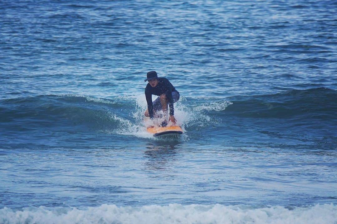 チョン・ヨンファさんのインスタグラム写真 - (チョン・ヨンファInstagram)「S U R F I N G 🏄🏾‍♂️🤙🏿🌈」1月16日 19時01分 - jyheffect0622