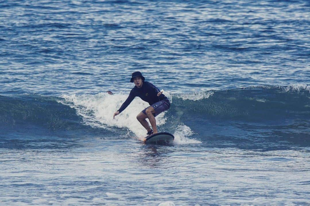 チョン・ヨンファさんのインスタグラム写真 - (チョン・ヨンファInstagram)「S U R F I N G 🏄🏾‍♂️🤙🏿🌈」1月16日 19時01分 - jyheffect0622