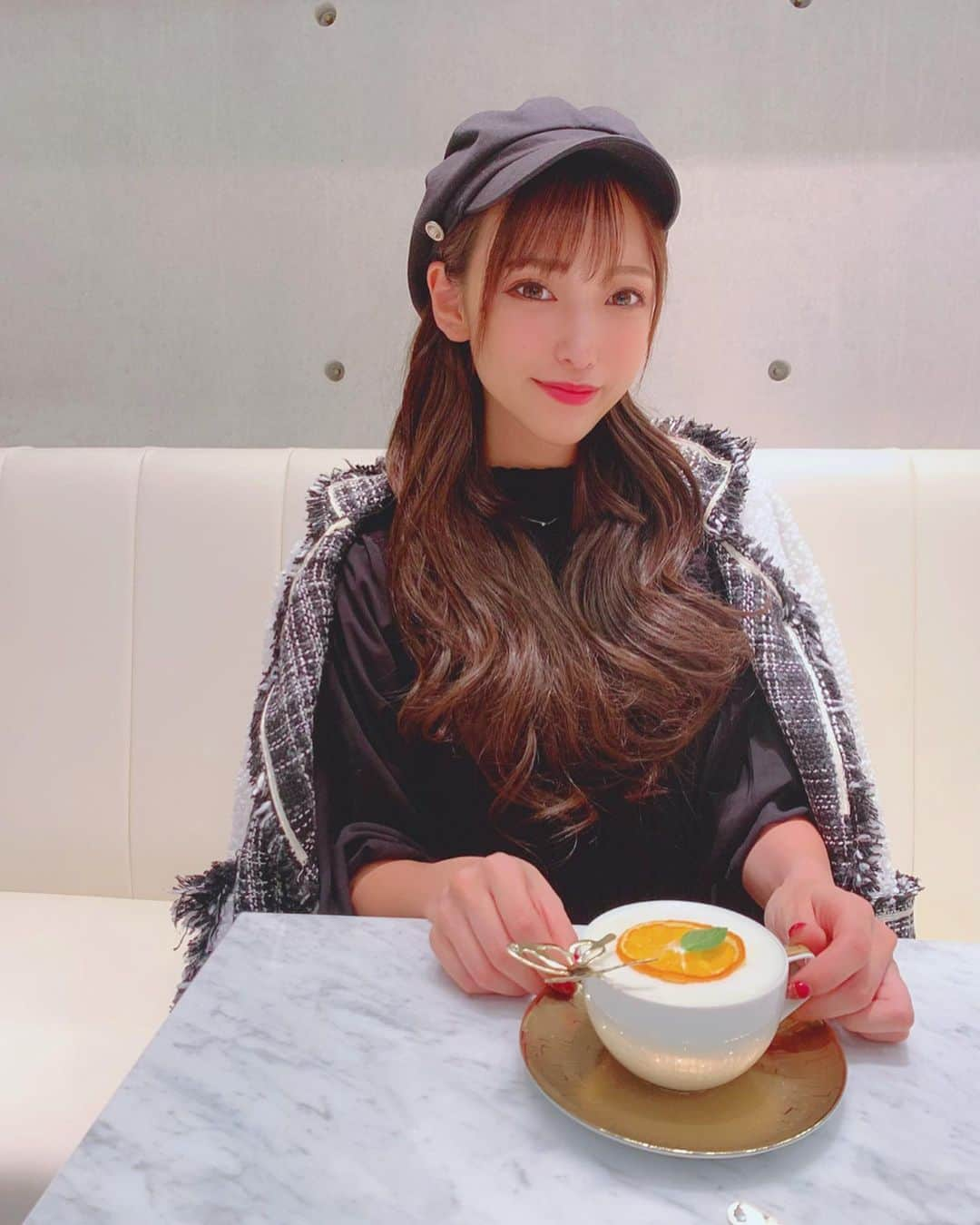 引地裕美さんのインスタグラム写真 - (引地裕美Instagram)「スワイプしてね❣️➠➠➠ . . 韓国っぽいカフェあるよ〜って 連れてってもらった☕️❤️ お店の中が本当に可愛かった✨ . . みんな飲んでたみかんラテ🍊 おいしそうなフレンチトースト🍳 甘い🤭← . トーストいっぱいあったから 今度トースト食べたい🍞 . . #引地裕美 #モデル #rq #レースクイーン #rui_jewelry #salondelouisjewerlycafe  #代官山 #代官山カフェ #みんちゃんカフェ巡り #カフェ巡り  #얼스타그램 #照片 #粉我 #ゆうみ服 #패션스타그램 #데일리코디 #패션 #时装」1月16日 18時56分 - yuumihikichi