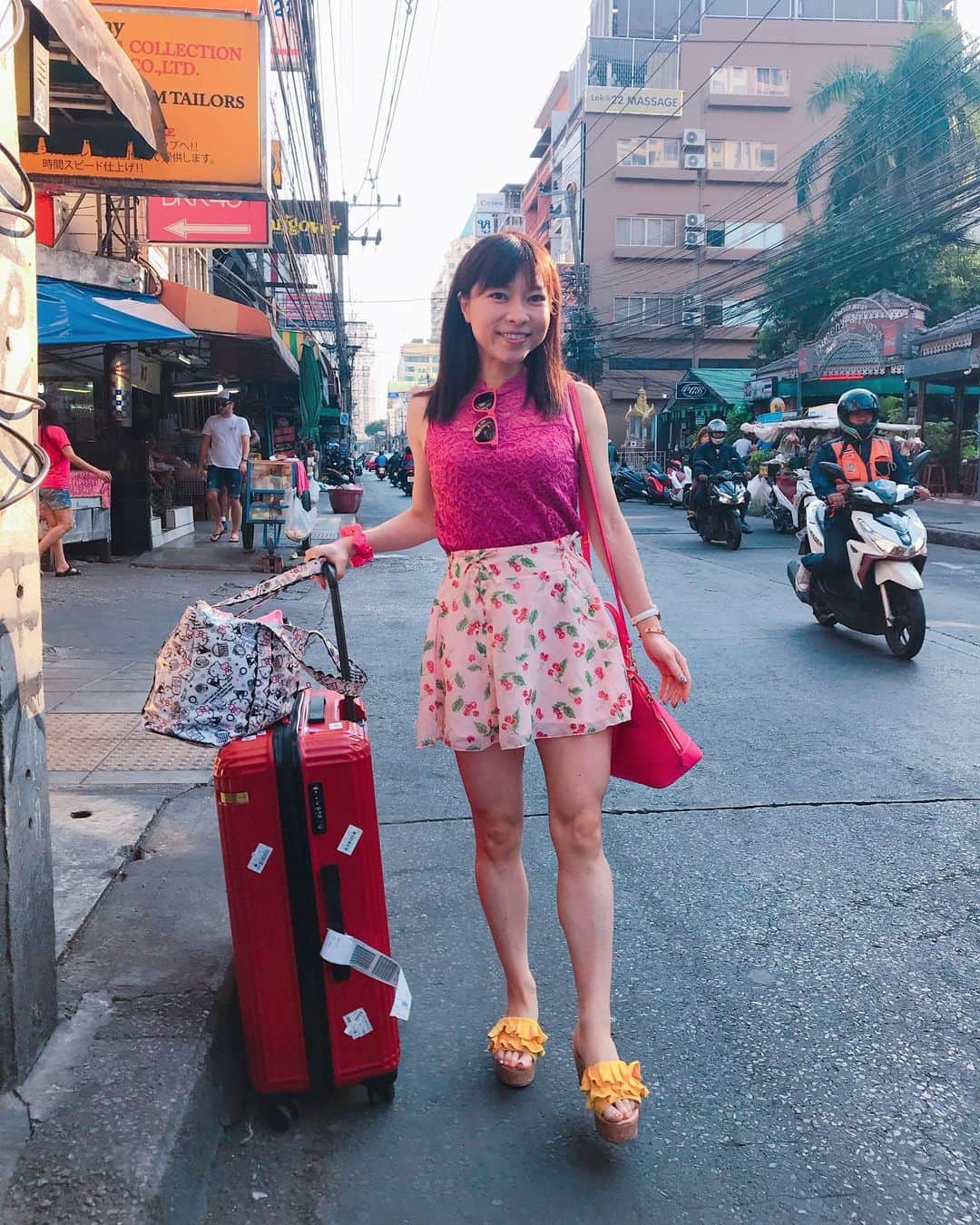 DJ MIYAさんのインスタグラム写真 - (DJ MIYAInstagram)「こんばんはーぁぁ❤️💗 明日Bangkok行きのflightなので、今packing中でーす❤️ またいつものMickeyのlaggageに詰め込んでる❤️(o^^o) . 現地の気温、35℃だってよ笑笑(o^^o)💗 . 水着、もちろん入れた❤️ . . .  写真は、2019.12月の #Bangkok旅行 . 明日、また羽田空港から行くときの写真載せられたらshareしまーすぅ❤️💗 . . ❤️❤️❤️ . わいわーい❤️❤️❤️ .  #バンコク　#タイ #タイ女子旅　#タビジョ　#Bangkoktrip #トラベラー　#バンコク旅 #タイ旅行　#東南アジア旅　#旅インスタグラマー　#ひとり旅女子 #旅ブロガー　#タイ旅行記　#インスタグラマー　#バンコクホテル #バンコクグルメ　#バンコク旅行　#今日のコーデ　#今日のファッション #旅好き女子 #マイトリップmiya  #女子旅コーデ  #ファッショニスタ #ブロガー #マイトリップ #アジア旅行 #タイ旅行記 #旅ファッション #タイと私 #マイトリップmiya  #バンコク大好き」1月16日 19時04分 - dj_miya