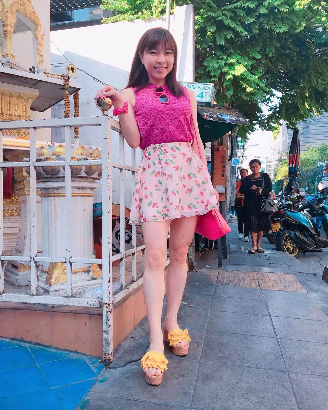 DJ MIYAさんのインスタグラム写真 - (DJ MIYAInstagram)「こんばんはーぁぁ❤️💗 明日Bangkok行きのflightなので、今packing中でーす❤️ またいつものMickeyのlaggageに詰め込んでる❤️(o^^o) . 現地の気温、35℃だってよ笑笑(o^^o)💗 . 水着、もちろん入れた❤️ . . .  写真は、2019.12月の #Bangkok旅行 . 明日、また羽田空港から行くときの写真載せられたらshareしまーすぅ❤️💗 . . ❤️❤️❤️ . わいわーい❤️❤️❤️ .  #バンコク　#タイ #タイ女子旅　#タビジョ　#Bangkoktrip #トラベラー　#バンコク旅 #タイ旅行　#東南アジア旅　#旅インスタグラマー　#ひとり旅女子 #旅ブロガー　#タイ旅行記　#インスタグラマー　#バンコクホテル #バンコクグルメ　#バンコク旅行　#今日のコーデ　#今日のファッション #旅好き女子 #マイトリップmiya  #女子旅コーデ  #ファッショニスタ #ブロガー #マイトリップ #アジア旅行 #タイ旅行記 #旅ファッション #タイと私 #マイトリップmiya  #バンコク大好き」1月16日 19時04分 - dj_miya