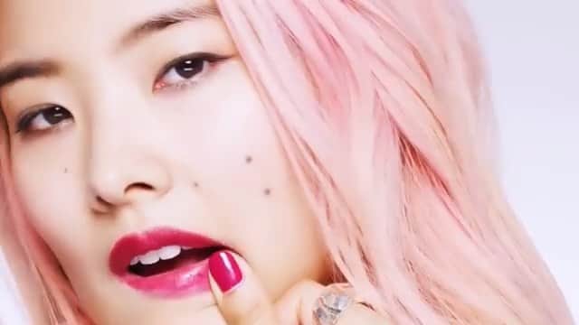 あゆみテレサのインスタグラム：「GUERLAIN ROUGE G💄 @guerlain  Makeup @barbiemichiru  Hair @gxxxxxo  Stylist @stylist_maiko  Film @nick_yamazaki  Edit @f_shoot_production」
