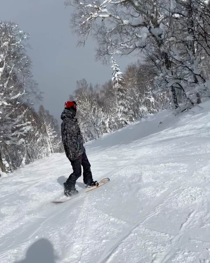 Jongkook Shinのインスタグラム：「🏂 🏂 🏂 . . #스노우보드#snowboarding#snowboard#スノーボード#눈#설산#snow#雪#겨울#winter#冬#札幌#札幌国際スキー場」