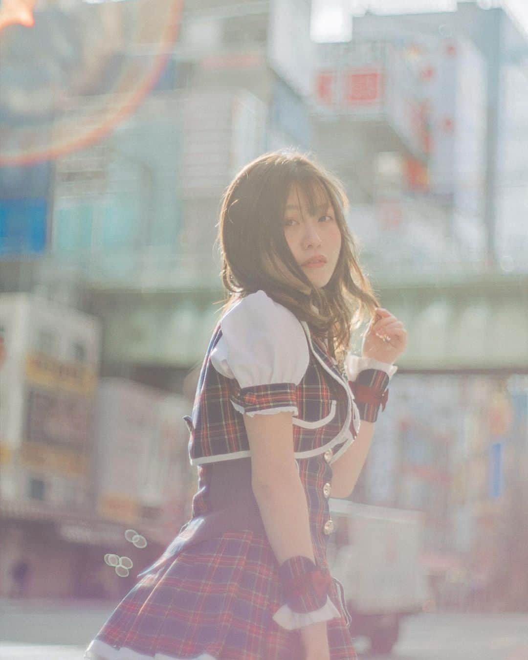 弘松菜摘のインスタグラム：「﻿ ﻿ #AKIHABARAバックステージpass﻿ #バクステ外神田一丁目﻿ に加入してはや８年。﻿ ﻿ ﻿ あっという間の８年でした。﻿ ﻿ ﻿ この度、3月7日に卒業することを決めました。﻿ ﻿ ﻿ ﻿ 大好きな制服を﻿ はなさんに撮って頂きました。 @kie0087 ﻿ ﻿ お忙しい中、本当にありがとうございます😢✨﻿ ﻿ ﻿ この制服を着てると﻿ 強くなれた﻿ 可愛くなれた﻿ アイドルになれた﻿ ﻿ 大切な私の制服です。﻿ ﻿ はなさんに撮ってもらえてよかった😊﻿ ﻿ ﻿ ﻿ ﻿ ﻿ #AKIHABARAバックステージpass にて﻿ ﻿ ⭐️2/23（日）20:30〜﻿ ラストソロステージ﻿ 1人で1時間のソロライブをやらせてもらいます！﻿ ﻿ ⭐️3/7（土）20:30〜﻿ ラストバクステライブ&歓送会﻿ 大好きなメンバーとバクステの曲を踊ります﻿ そして卒業式！﻿ ﻿ ぜひこちらは遊びに来てほしいな！﻿ 見たことない方も来てくれてた方も﻿ 今も通ってる方もたくさんの人にきてほしい！﻿ ﻿ ﻿ お待ちしてます！﻿ ﻿ ﻿ ﻿#儚くて何処か愛おしい様な  #idol #弘松菜摘 #japanesegirl #アイドル」