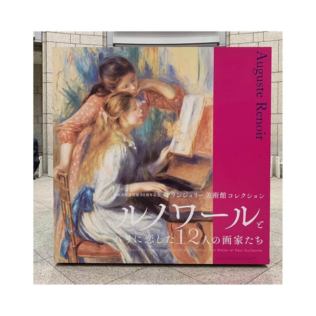 松井瑛理のインスタグラム：「先日行ってきました 毎回毎回違う感覚に陥るし、作者のおもい、観ている人のおもいが入り混じっている、あの空間がとても好きなんです🌿 #ルノワールとパリに恋した12人の画家たち#👩🏼‍🎨」