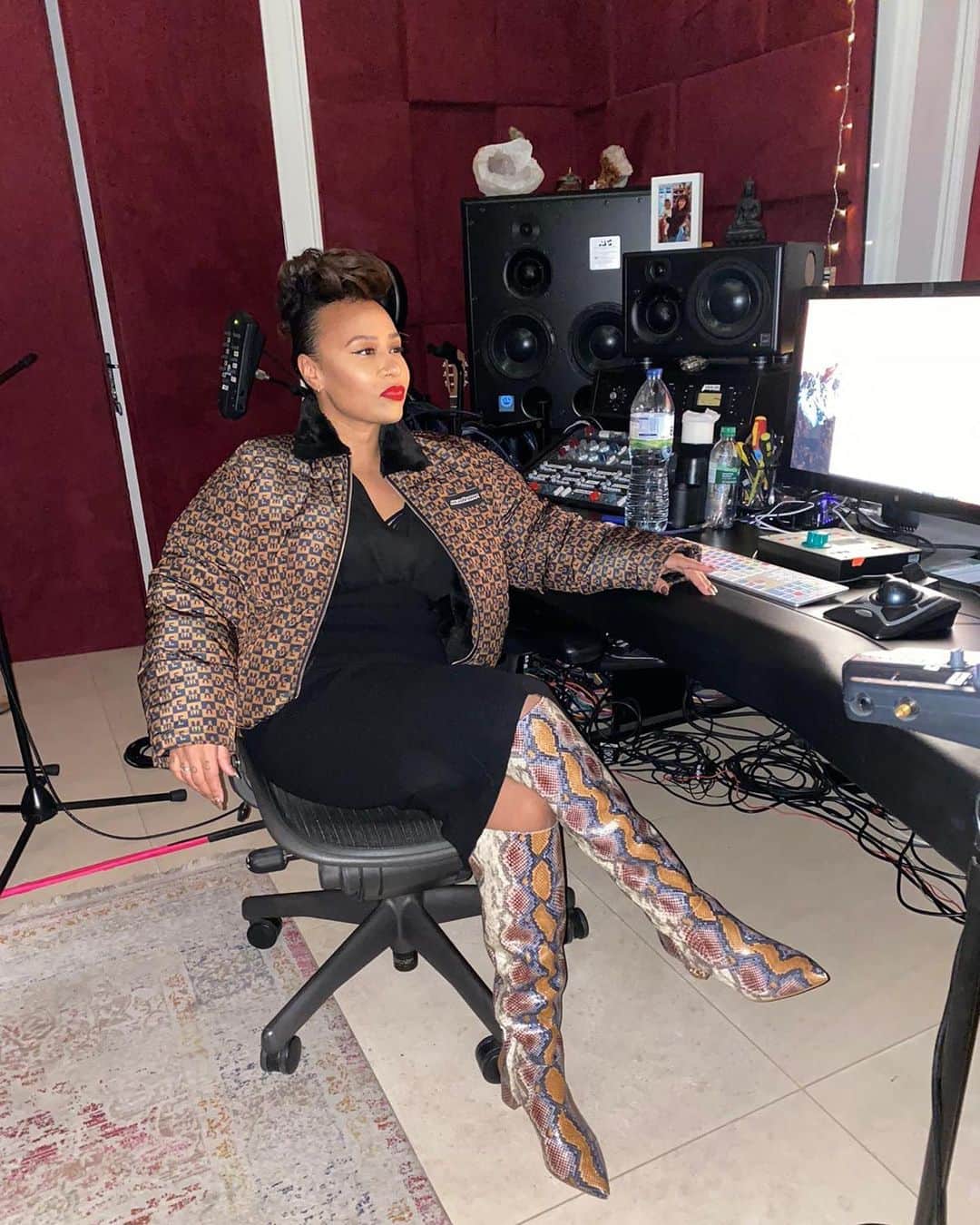 Emeli Sandéのインスタグラム：「Back in the Kitchen」