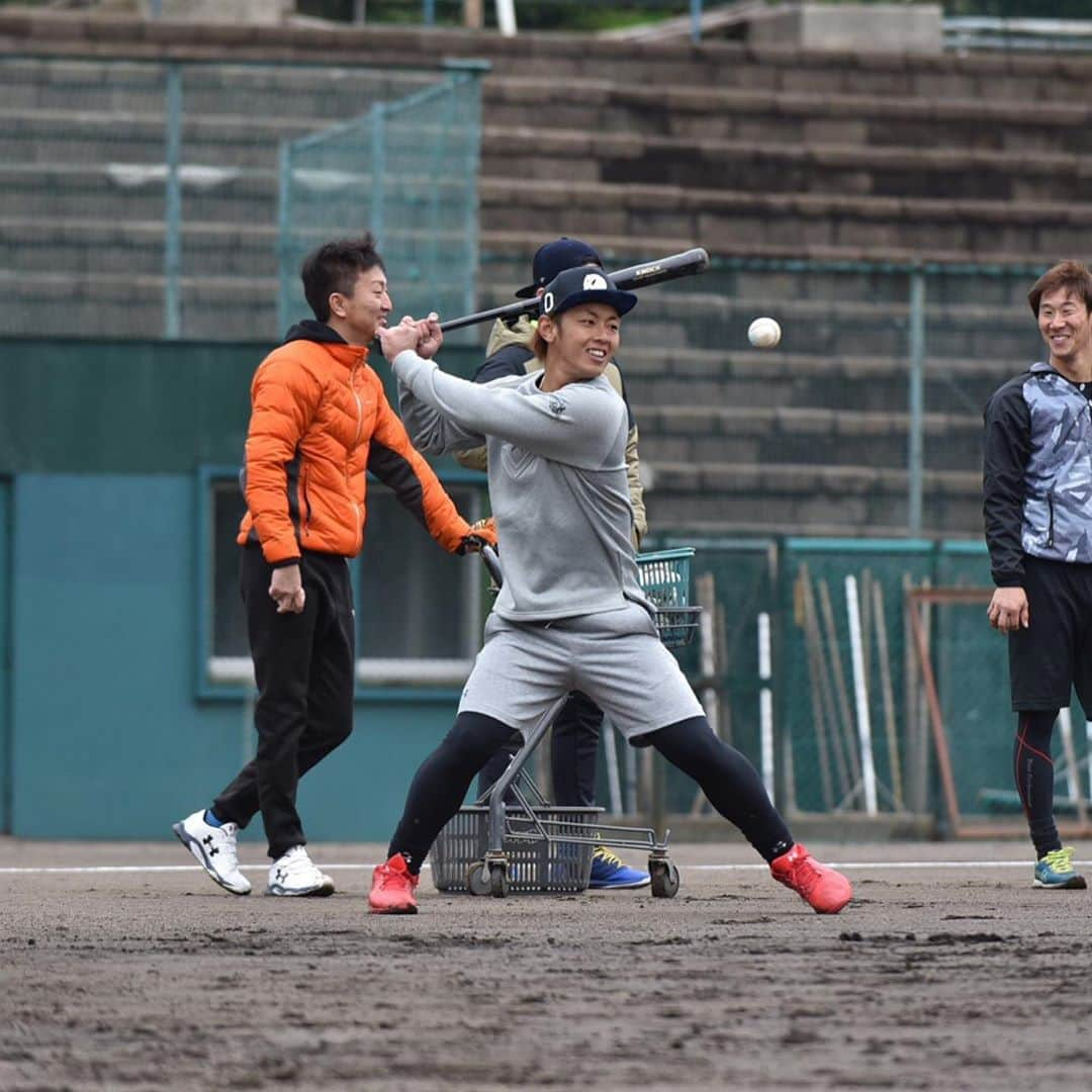 今宮健太さんのインスタグラム写真 - (今宮健太Instagram)「3クール終了！ キャンプに向けていい準備が出来ています🥴 公開日日ですが20日に決まりました。 よろしくお願いします。 土日は警備の問題とトラブルが起きたときの 対応ができない為、申し訳ございません。 残りも少なくなってきました！ キャンプにしっかり仕上げていきます😄 #西新こころ #わたべ商店」1月16日 19時45分 - kntaaaaaaa