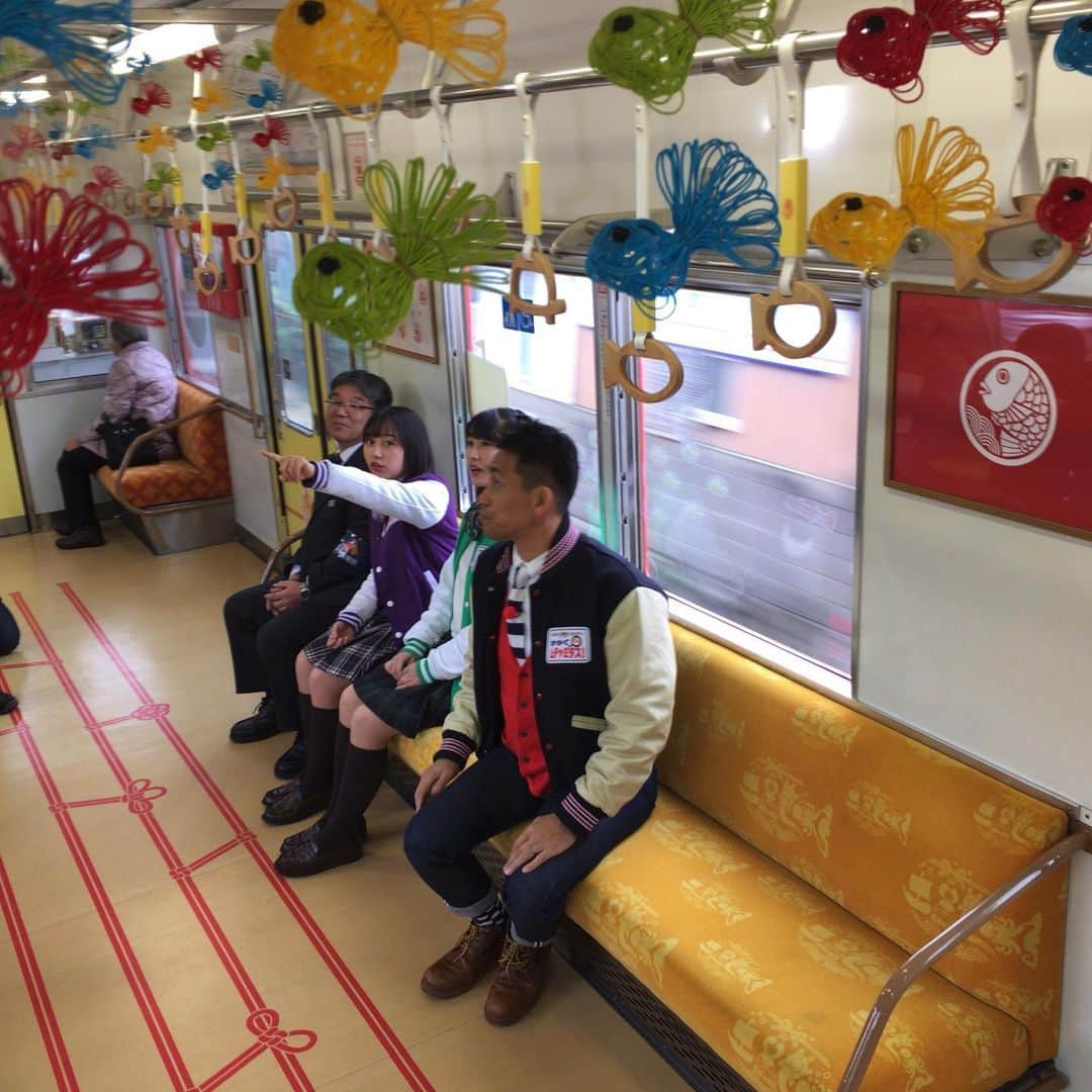 石田靖さんのインスタグラム写真 - (石田靖Instagram)「テレビ大阪⑦『かがくdeムチャミタス』でたこやきレインボーのくるみ&かれんと南海電車でお出かけ💨 車庫に、めでたいでんしゃに、鯛しゃぶまで南海電車の魅力に感動😆 OAお楽しみに〜〜 #テレビ大阪 #かがくdeムチャミタス #ムチャミタス #たこやきレインボー #南海電車 #車庫 #ラピート #めでたいでんしゃ #加太 #鯛しゃぶ #活魚料理いなさ #いなさ #加太グルメ #おおきにありがとさんです #一期一笑  #石田靖」1月16日 19時39分 - yasulog