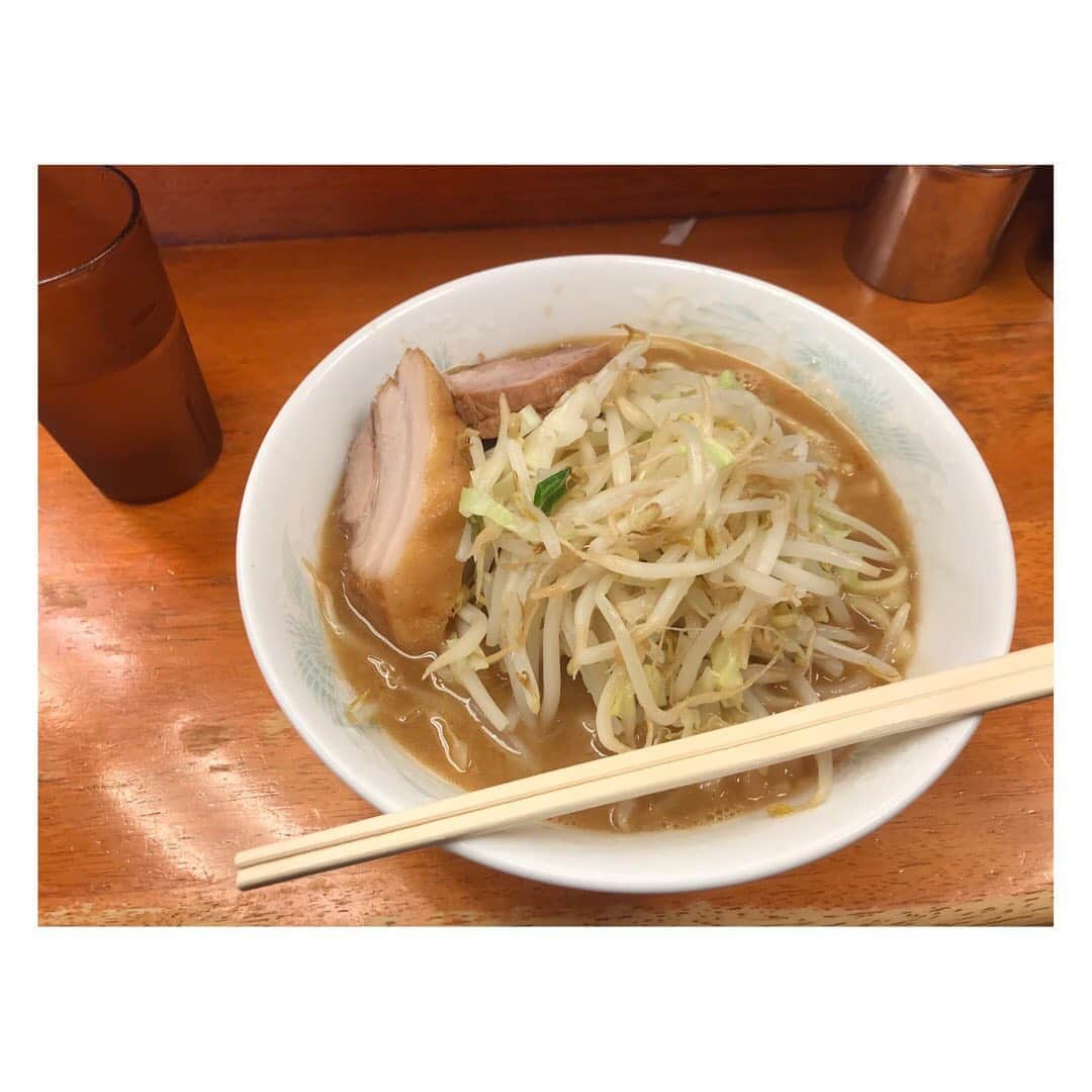 倉科カナさんのインスタグラム写真 - (倉科カナInstagram)「二郎篇、証言と共に。 お昼ご飯を食べたあと、 おやつタイムで二郎完食のちあきちゃんはすごいと思う。 そして、この動画の裏でちあきちゃんはおにぎりを食べています^ ^ #フードファイターちあき」1月16日 19時39分 - kanakurashina_official