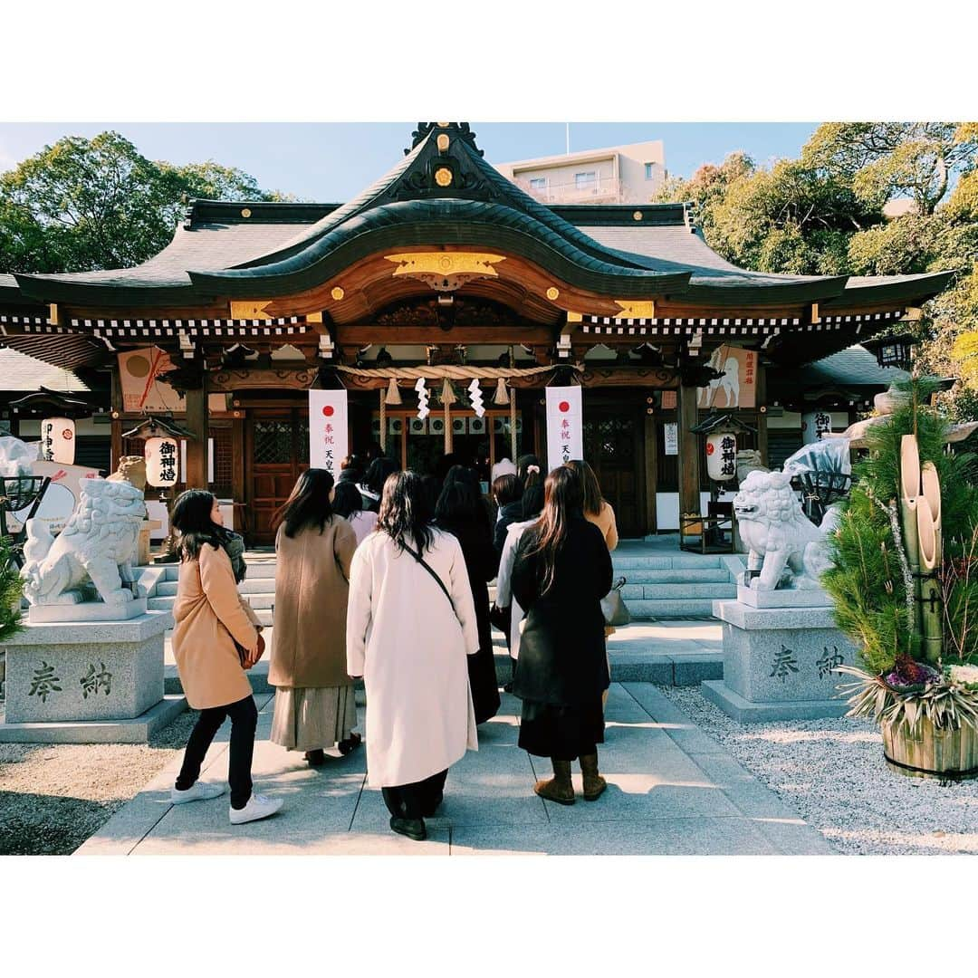 沙央くらまさんのインスタグラム写真 - (沙央くらまInstagram)「#伊和志津神社　へ ファンクラブのみんなで初詣⛩  宝塚時代に拝賀式の後行っていた思い出の場所♪  #達磨みくじ  白を選んだらみんなも白を買って急に大繁盛w  ちなみにわたしは吉でした😊  楽しかったなぁ❤️ #沙央くらま #初詣 #宝塚の神社」1月16日 19時46分 - kurama_sao