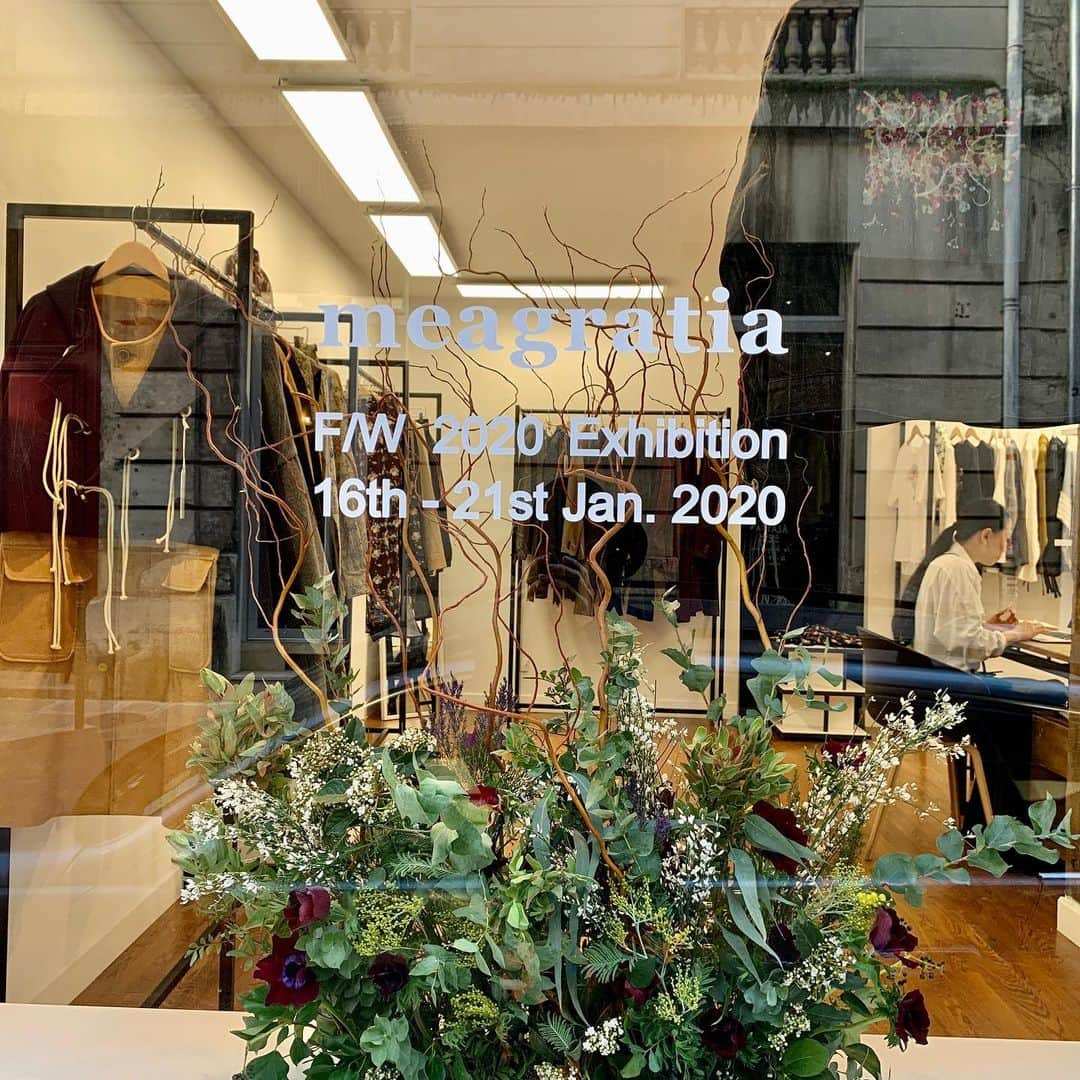 メアグラーティアのインスタグラム：「FW20 Exhibition started!! #meagratia #pfw #pfwm #fw20 #paris」