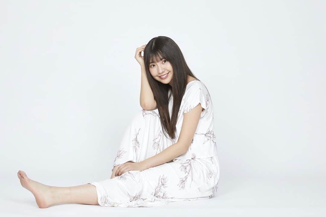 小玉梨々華のインスタグラム：「‪2月16日(日)‬ ‪女の子限定ライブの‬‪ビジュアル公開！  このイベントならではの事を 今年もする予定なので、 女の子のみんなぜひ遊びに来てね！ 待ってるよ〜☺︎」