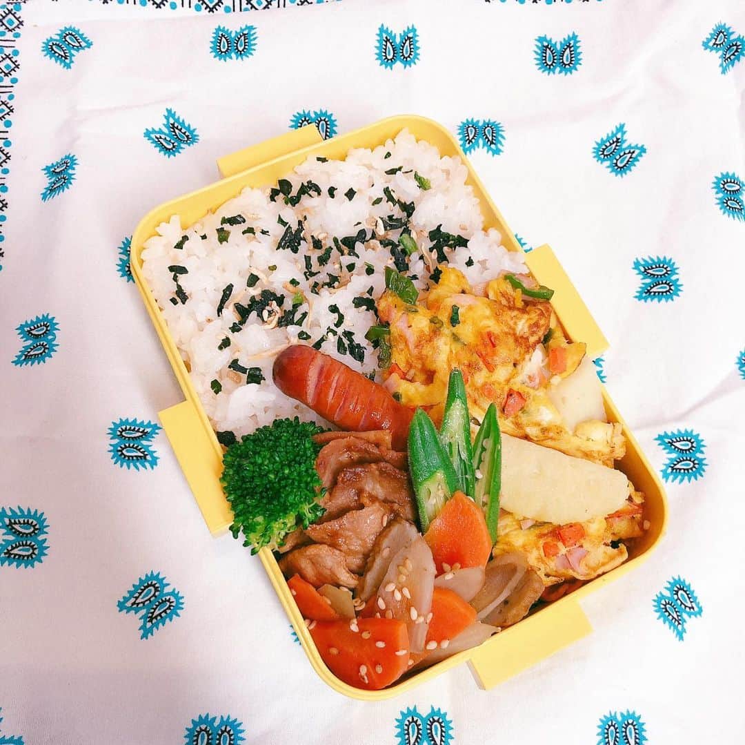 のインスタグラム：「#お弁当  いろいろ冷蔵庫に少しずつ残っちゃってる食材を入れて ボリューム満点オムレツ弁当☆  #lunchbox #instafood #foodstagram #instagood #photooftheday #photography #lunchtime #お弁当 #お弁当記録 #おべんたぐらむ #男子弁当 #卵アレルギー #克服 #野菜好き」