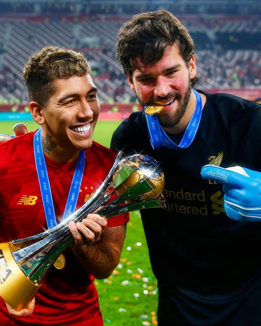 リヴァプールFCさんのインスタグラム写真 - (リヴァプールFCInstagram)「"It's an honour for me. The word that defines our relationship is 'honour'. It's an honour to play alongside him." @alissonbecker on @roberto_firmino 🙌🔴✨ #LFC」1月16日 19時57分 - liverpoolfc