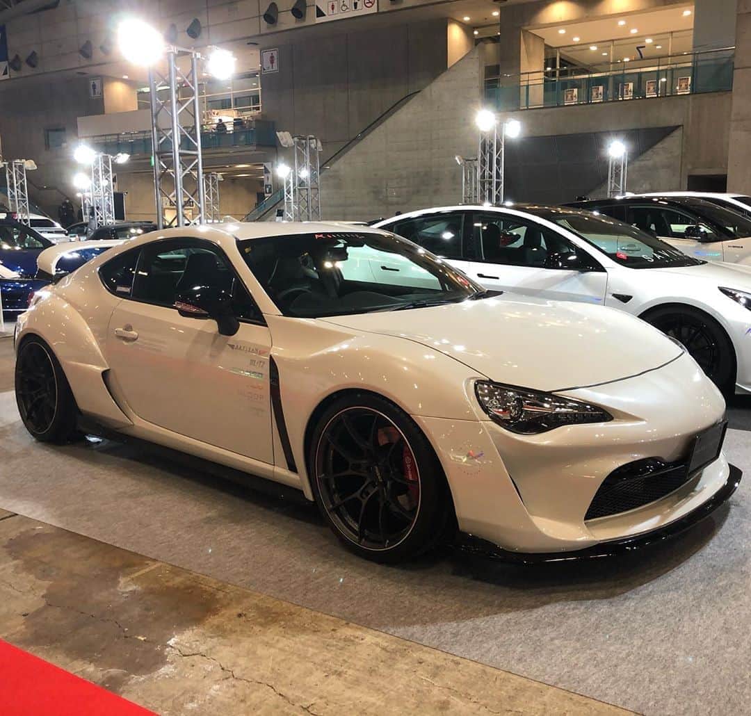 のインスタグラム：「86／BRZ  Body kit：@artisan_spirits #arsgt Wheel：@raysmsc #g025 Tire：@falkentire #fk510 Technical：@blitz.co.ltd. Turn signal mirror：@avestparts Graphic：@loopgraphics  www.artisanspirits.co.jp #toyota #subaru #86 #brz #artisanspirits #rays #falken #blitz #avest #loopgraphics #evasivemotorsports #butlertire #ravspec #jworksunlimited #premierautowerkz #suvproject #kanooperformance #車庫小舗 #nigeljdmparts #トラウム #car_life_staff #bondtokyo #bondosaka #advanced_auto_performance  #mr__lexus #jackspna #ottoautoservice」