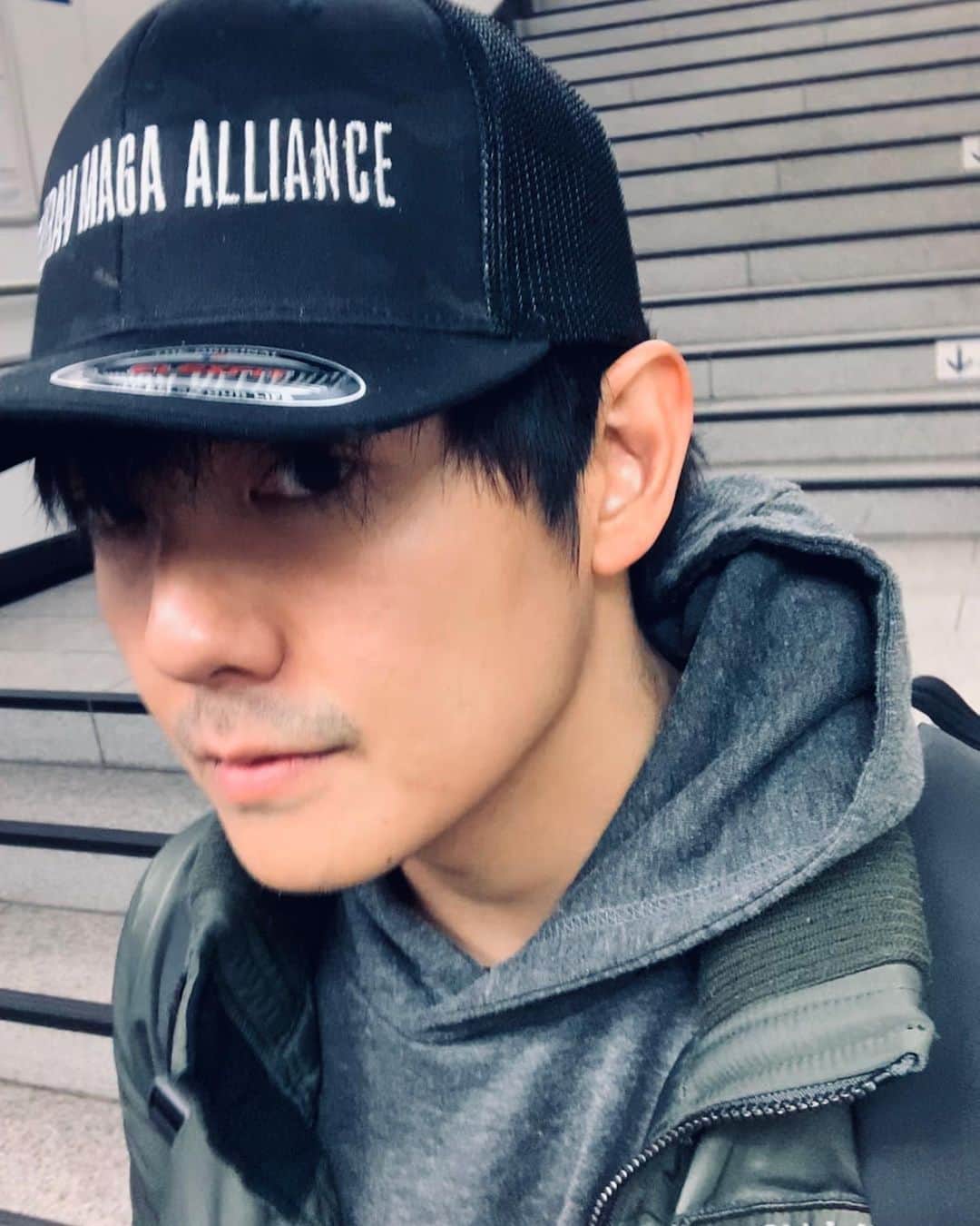 長田成哉のインスタグラム：「kravmaga allianceのキャップを買ったのをアピールしたかったんだけど、新年1発目のジムで酸欠でヤバそうな顔の写真になったのでそのままアップしてみました。 #kravmaga #workout #selfdefense」