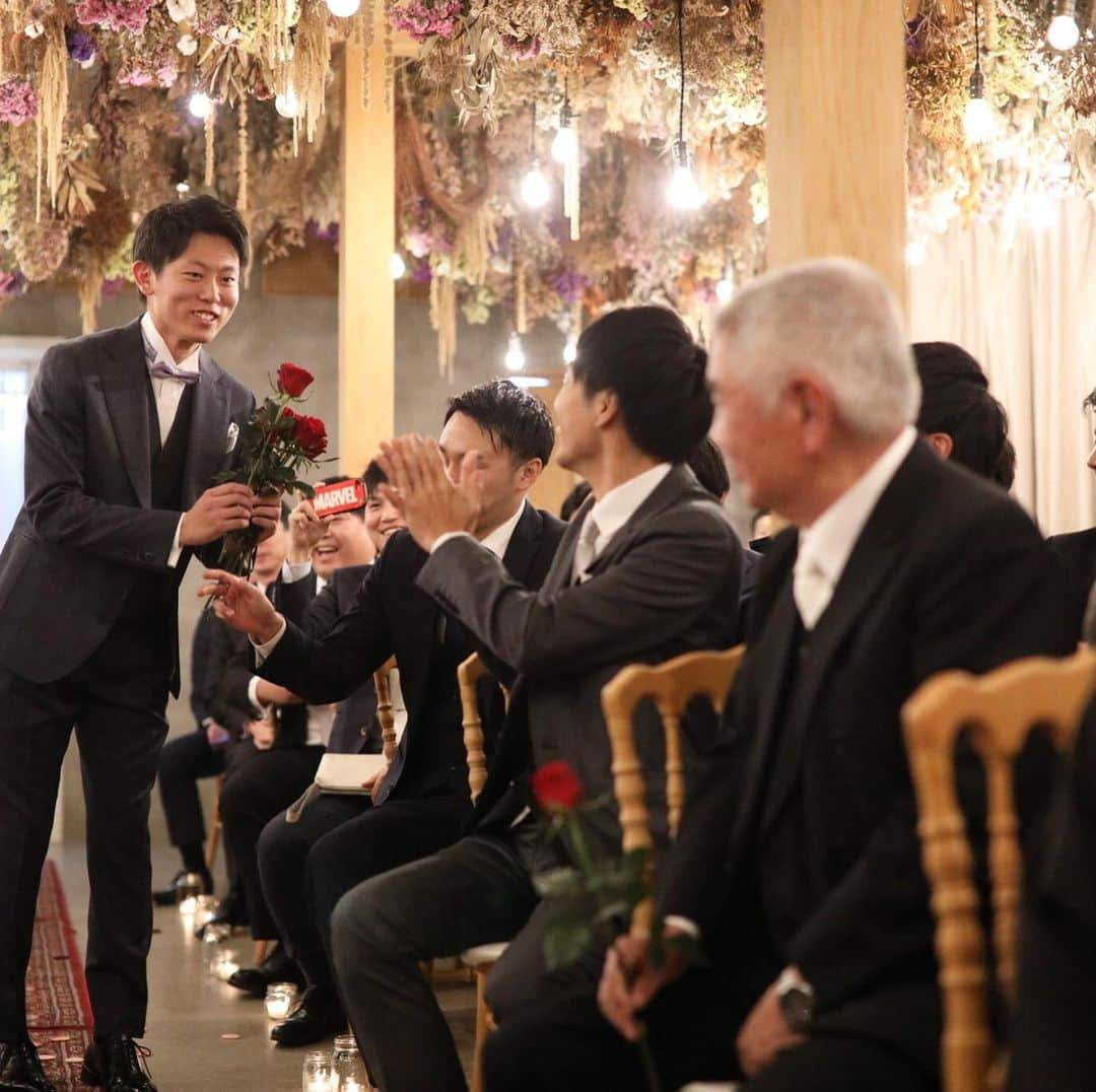 Ruban Weddingさんのインスタグラム写真 - (Ruban WeddingInstagram)「クラシカルなドレスに映える、真っ赤なバラのブーケ。﻿ ﻿ ダーズンローズセレモニーで、大切な人たちから一本一本手に取り、愛情と共に束ねて作る世界に一つだけのブーケです。﻿ ﻿ 感謝の気持ちを込めて、挙式でも大切なゲストの皆様にご参加頂きました。﻿ ﻿ ﻿ bride: @kawaisue1214  planner: @rie.08.11 @ruban_yuri  photo: @ruban_arakichi ﻿﻿ florist : @mugukao ﻿ dress: @non_rhetoric ﻿ hairmake: @portebleue ﻿ ﻿ ﻿ --------------------------﻿ ﻿ ﻿ ﻿ 【2020年初のSpecial イベント情報】﻿ ↓﻿ ✼ We play “𝑭𝑨𝑺𝑯𝑰𝑶𝑵 ”✼﻿ 2020.1.19 sun【入場無料】﻿ 13:00 START（12:30 open）﻿ ﻿ ファッションは自由！ウェディングも自由！﻿ 普段使いも出来るアイテムをドレスに合わせた、𝑭𝑨𝑺𝑯𝑰𝑶𝑵 𝑳𝑶𝑽𝑬𝑹待望のイベントを開催✯﻿ ファッションを楽しむイベントなので、﻿ ご結婚式を検討されていない方もご来場頂けます！﻿ ﻿ 事前にご予約頂いた方には、﻿ 女の子がもらって嬉しい﻿ ドライフラワーのプチブーケをプレゼント♡﻿ ﻿ ♛ contents ♛﻿ ・ドレスとファッションを組み合わせたファッションショー﻿ ・普段も使える洋服やアクセサリーの販売ブース﻿ ・ヘアメイク体験ブース﻿ ・ドレス試着体験ブース﻿ ・ドライフラワーのフォトブース﻿ ﻿ など、お洒落が大好きな女性に嬉しいコンテンツ盛り沢山👠💍﻿ ﻿ ファッションショーで感性を刺激して、販売ブースでは気になるトレンドアイテムをゲットして、ドレスを着てヘアメイクをしてもらって、フォトブースで可愛い写真を撮って下さいね📸﻿ ﻿ 2020年もファッショナブルに過ごしましょう!!﻿ ﻿ 随時ご出店頂くショップ様のご紹介をしていきますので、チェックして下さいね✔️﻿ ﻿ ﻿ ﻿ ﻿ お問い合わせはWEBサイトorお電話にて🌿﻿ 📞087-873-2292﻿ DMからのご質問もお受けしております！﻿ ﻿ お気軽にご相談下さいませ！ ﻿ 結婚式場 Ruban-リュバン-﻿ Open 10:00-19:00﻿ 毎週火曜定休日﻿ 香川県高松市香西北町181-1﻿ ﻿ #rubanwedding#ruban#リュバン#アンティーク#花嫁#プレ花嫁#香川県のプレ花嫁さんと繋がりたい#香川県の卒花嫁さんと繋がりたい#日本中の卒花嫁さんと繋がりたい #日本中のプレ花嫁さんと繋がりたい #花嫁会#花嫁diy#ウェディング#結婚式場#weddingnews #高松結婚式場#chainonwedding #marry#rubanwedding 香川#香川県#高松#高松市#フォトウェディング#香川花嫁#高松花嫁#高松イベント#高松市イベント#fashion#fashionista #fashiongram﻿」1月16日 20時10分 - rubanwedding