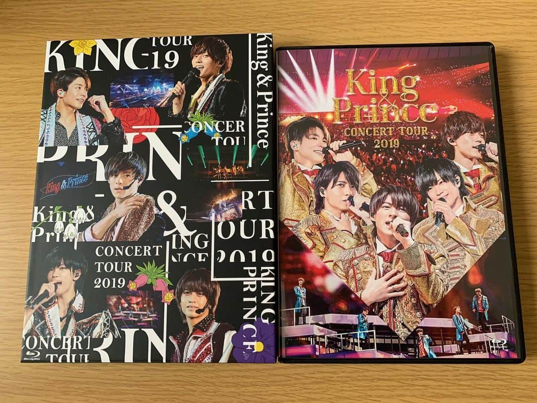 あこさんのインスタグラム写真 - (あこInstagram)「King＆Prince CONSERT TOUR 2019  初回と通常無事GET👑✨見るの楽しみや～🥺❤️ #kingandprince  #kingandprinceconcerttour2019  #キンプリ」1月16日 20時10分 - harapeko__ako