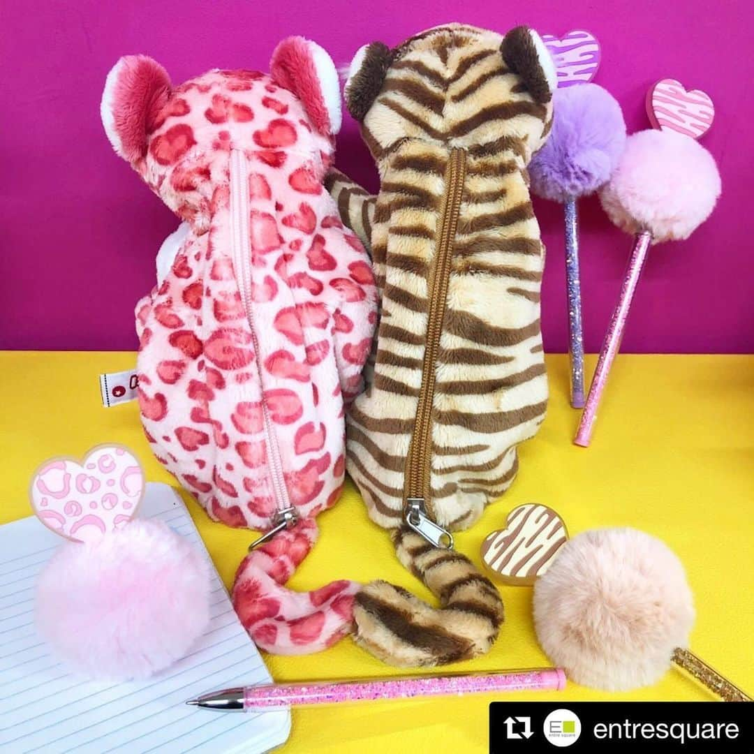 NICI JAPANさんのインスタグラム写真 - (NICI JAPANInstagram)「#Repost @entresquare with @get_repost ・・・ ぼく達とお揃いのボールペン見つけたよ😍🥰 オリジナルの『ポンポンボールペン』と大人気、NICIの『フィギュアポーチ』です。 お揃いで持ってると可愛さ倍増ですね😘  @nici_japan  @leadworks_official  #nici #ニキ #フィギュアポーチ #ボールペン#ポンポン#ふわふわ#フィギュアペンポーチ #フィギュアペンケース #アニマルポーチ #アニマルペンケース #ペンケース #ペンポーチ #ふでばこ #おそろい #おそろいケース #ワイルドフレンズ #wildfriends #レパード#タイガー#entresquare #アントレスクエア」1月16日 20時18分 - nici_japan