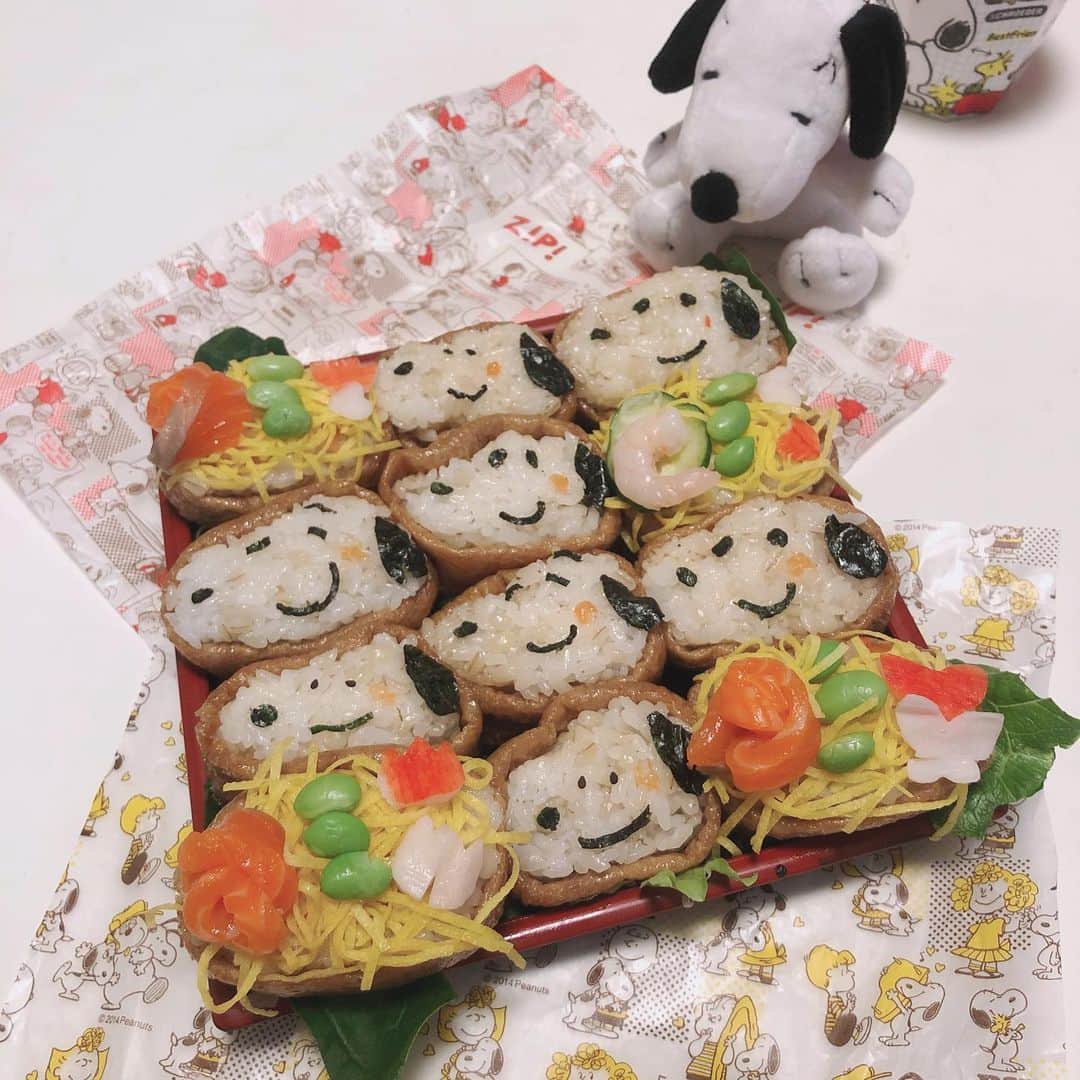 日下部美愛のインスタグラム：「🤍 成人の日にお母さんが作ってくれたスヌ飯たち。 あまりにも可愛いので共有します お母さんありがとう‪( ᷇࿀ ᷆ )‬ . . #スヌーピー #ポケモン #寿司ケーキ #キャラ弁 #デコ弁」