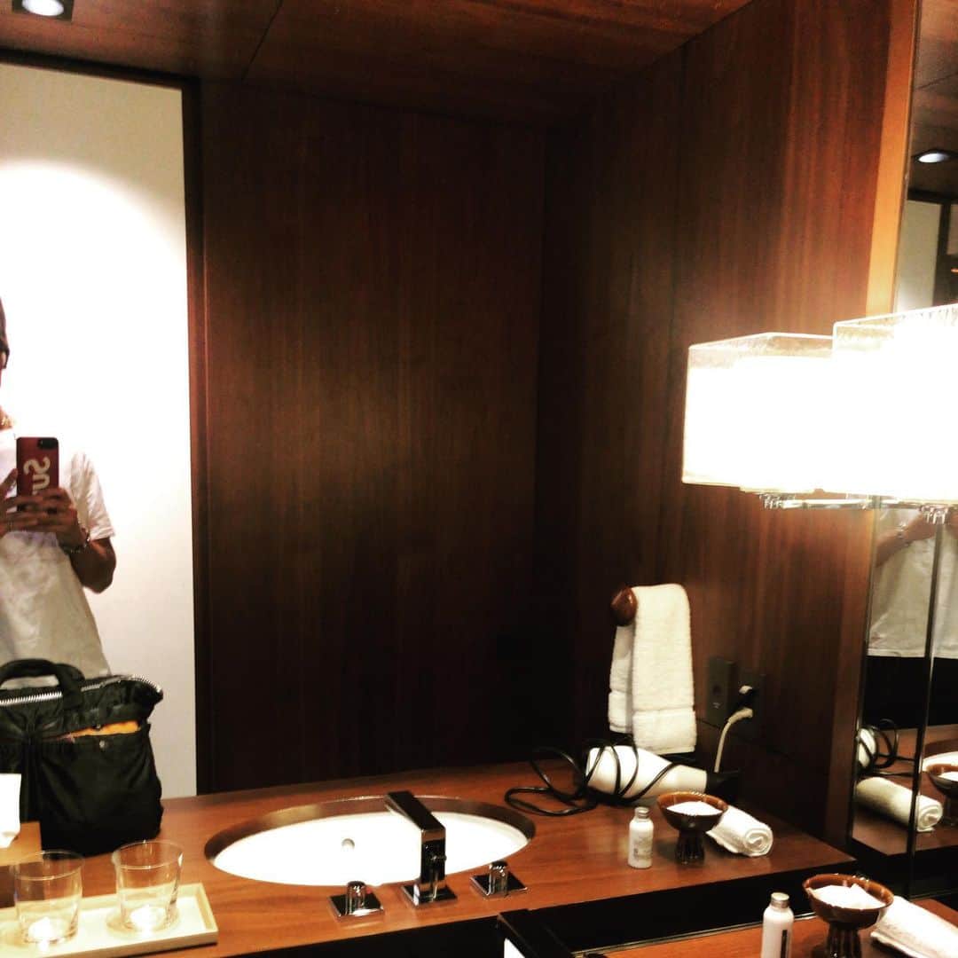 渡部幸也のインスタグラム：「本日は早朝起きで、凄い高層階で、新コーヒーシステム発表会のヘアメイクのお仕事に行ってきました🚙 CMと広告のヘアメイクを担当させていただいてる、Nespressoさんの商品VERTUO☕️ 自分も空いた時間にいただいたんですが、正直コーヒーがそこまで分からない自分でもとても美味しくいただけました😋 やっぱり美味しい珈琲は違いますね✨ 皆様も是非、お試しください😊  そして明日17日の金曜日から、サロンで美容師してますので、皆様からのご予約お待ちしてます✂︎ よろしくお願いします🙇  #ヘアスタイル #ヘア #髪型 #ヘアカタログ #ヘアセット #くせ毛風パーマ #透明感カラー #hair #恵比寿美容院 #代官山美容室 #代官山美容院 #美容学生 #中目黒美容師 #代官山美容師 #恵比寿美容師 #中目黒美容室 #中目黒美容院 #恵比寿美容室 #サロンモデル #中目黒ランチ #恵比寿ランチ #hpb_hair #中目黒 #代官山 #恵比寿 #渋谷 #ar_magazine #murua #emoda #americanvintage」